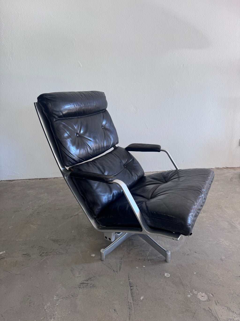 Jørgen Kastholm Lounge Chair für Kill International, 1960er Jahre – Aluminium & schwarzes Leder, Mid-Century Modern