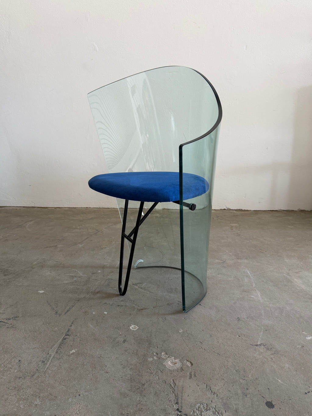 Rare Italian Orion Glass Chair, 1995 – Postmodern Curved Glass Armchair, Blue Alcantara