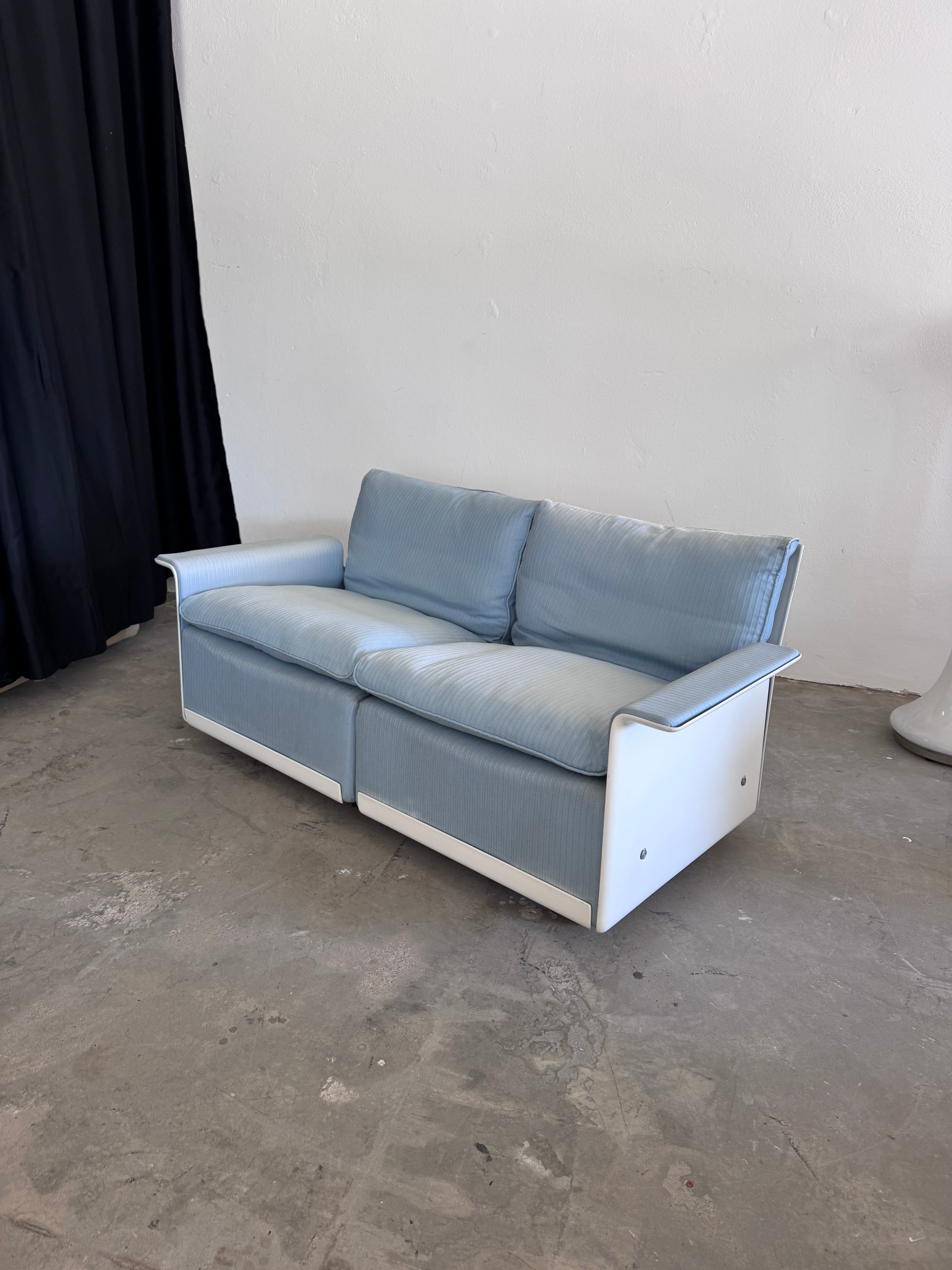 Vitsoe 620 2-Sitzer Sofa von Dieter Rams | Weißes Fiberglas | Original Vintage Designklassiker