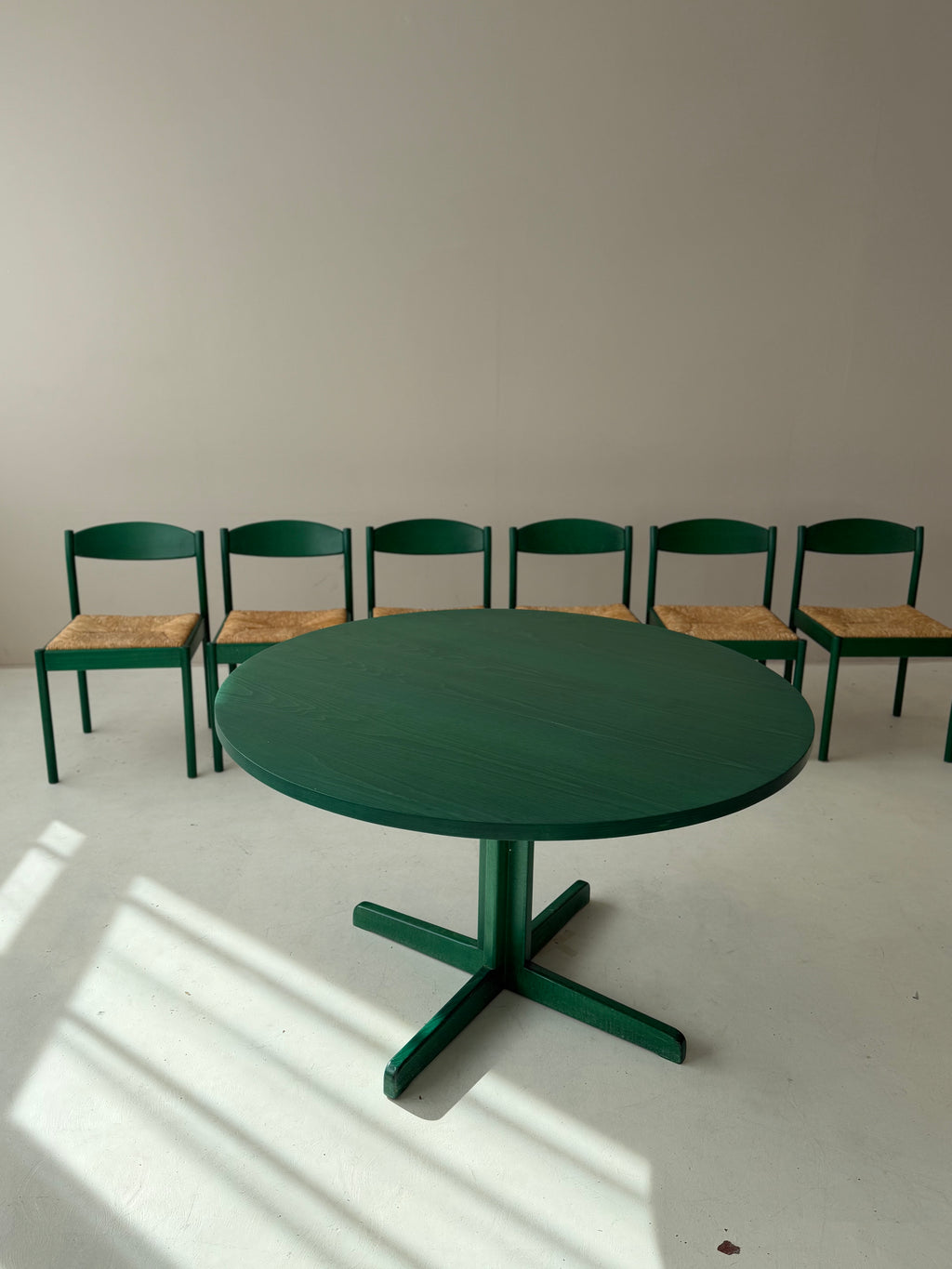 1/6 Vintage Thonet Stuhl in Dunkelgrün – Mid-Century Geflechtstuhl mit Bastgeflecht 70er