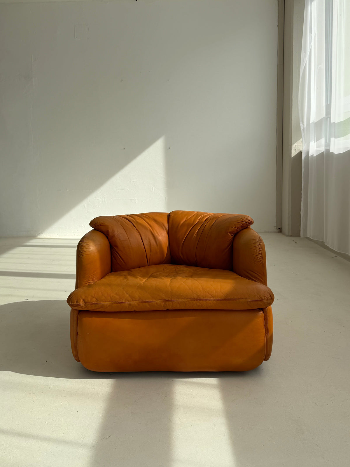 1 of 2 Vintage Confidential Lounge Chair by Alberto Rosselli for Saporiti, 1970s Italian Cognac Leather Armchair