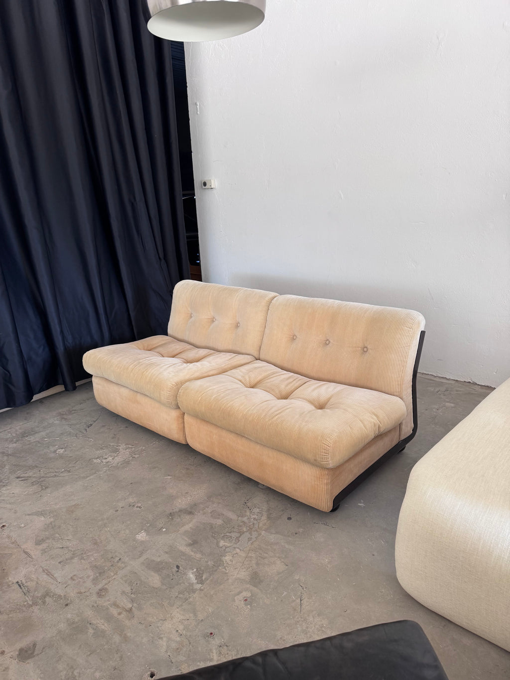 Amanta armchair Sessel by Mario Bellini braune Fiberglass Schale heller Bezugsstoff, C&B Italia