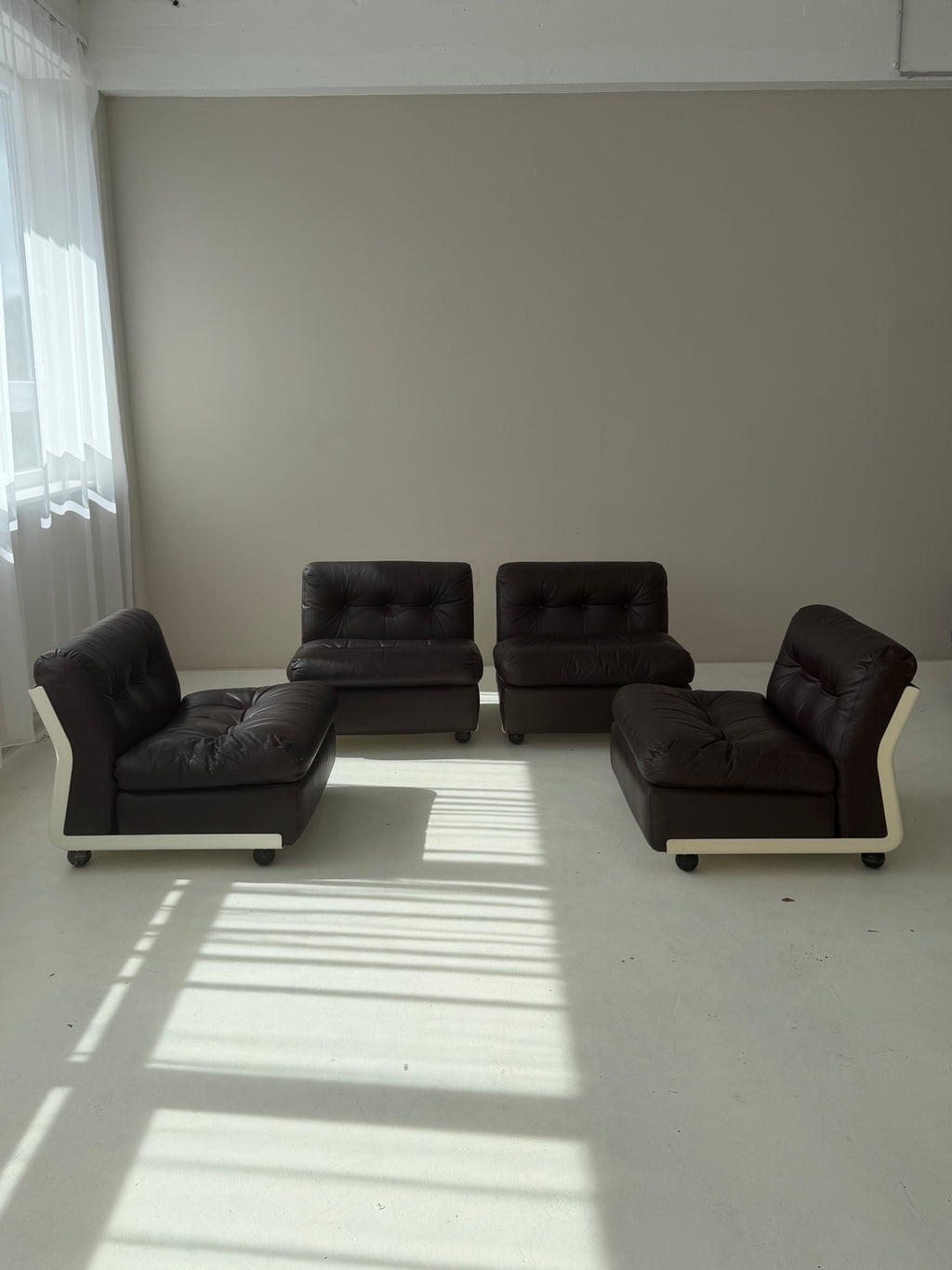 1/5 Vintage Amanta Lounge Chair by Mario Bellini for C&B Italia, Original Leather & Fiberglass, 1970s Italian Design