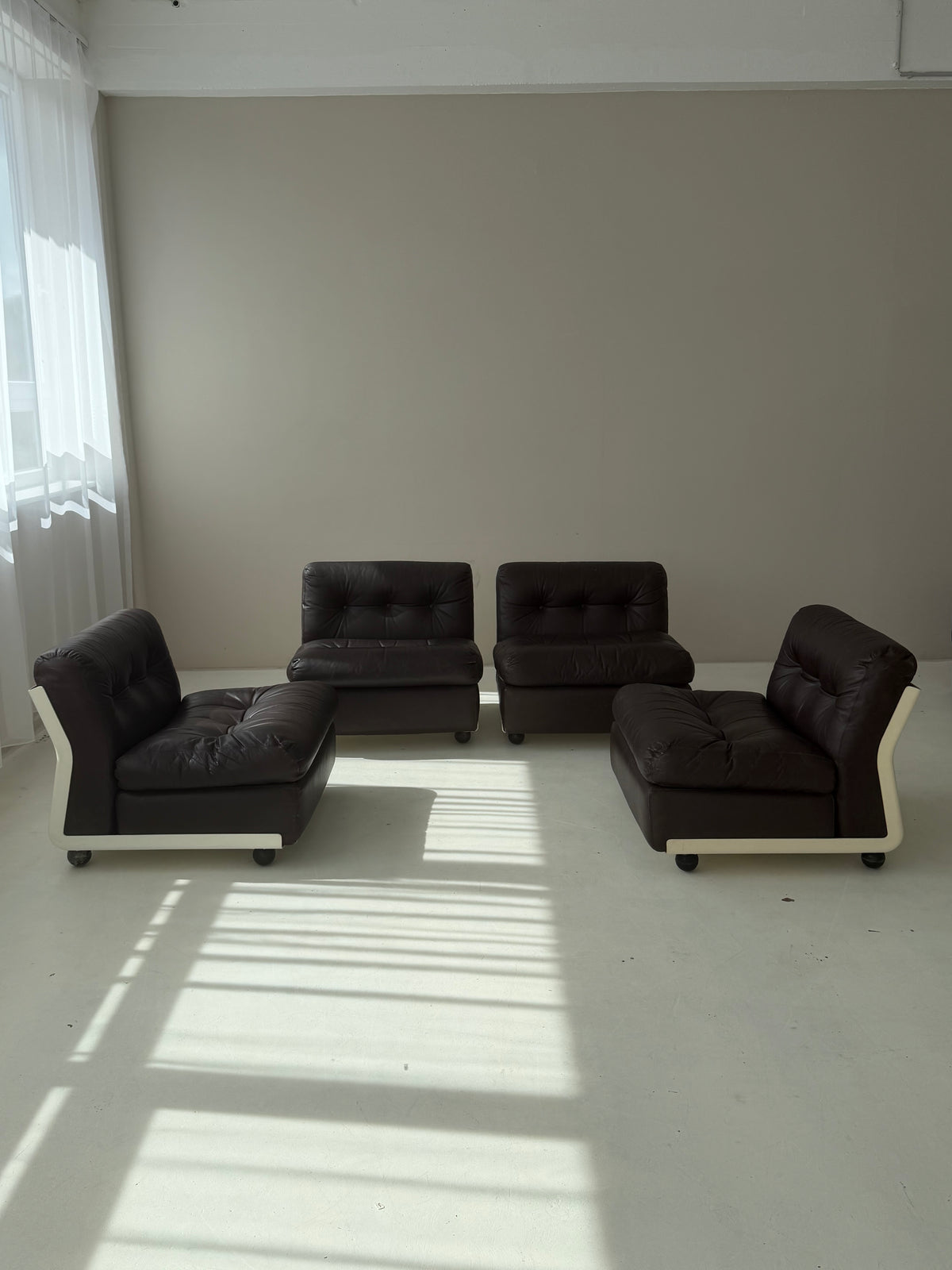 1/5 Vintage Amanta Lounge Chair by Mario Bellini for C&B Italia, Original Leather & Fiberglass, 1970s Italian Design