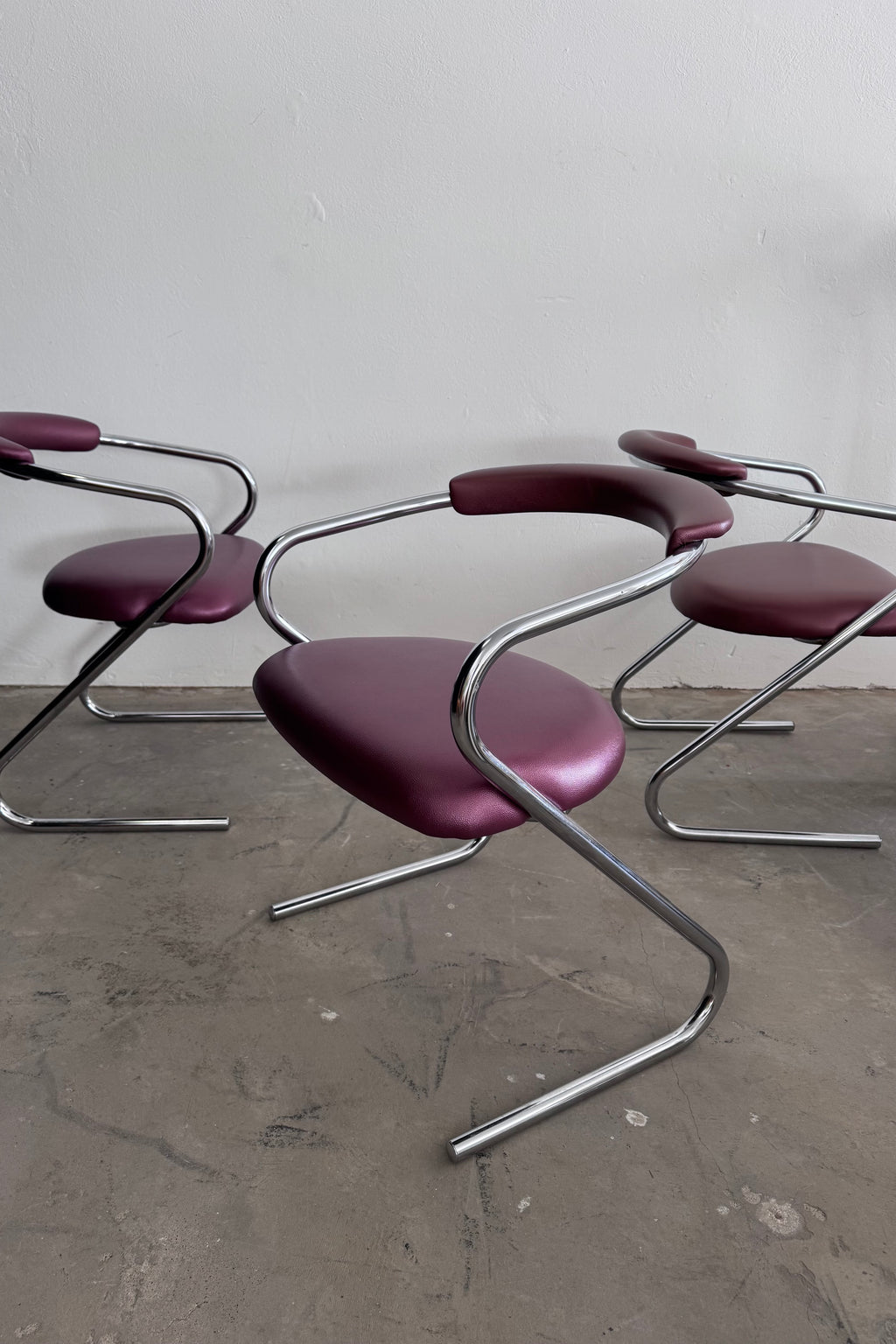 Set of 4 Cantilever Chairs · 1970s · Chrome Frame · Metallic Aubergine Faux Leather · Vintage Space Age