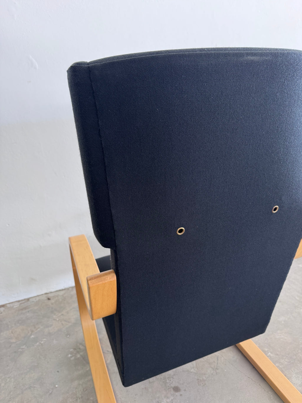 Alvar Aalto 36/401 Freischwinger Sessel für Artek, 1950er – Birke & schwarzer Stoff, Mid-Century Design