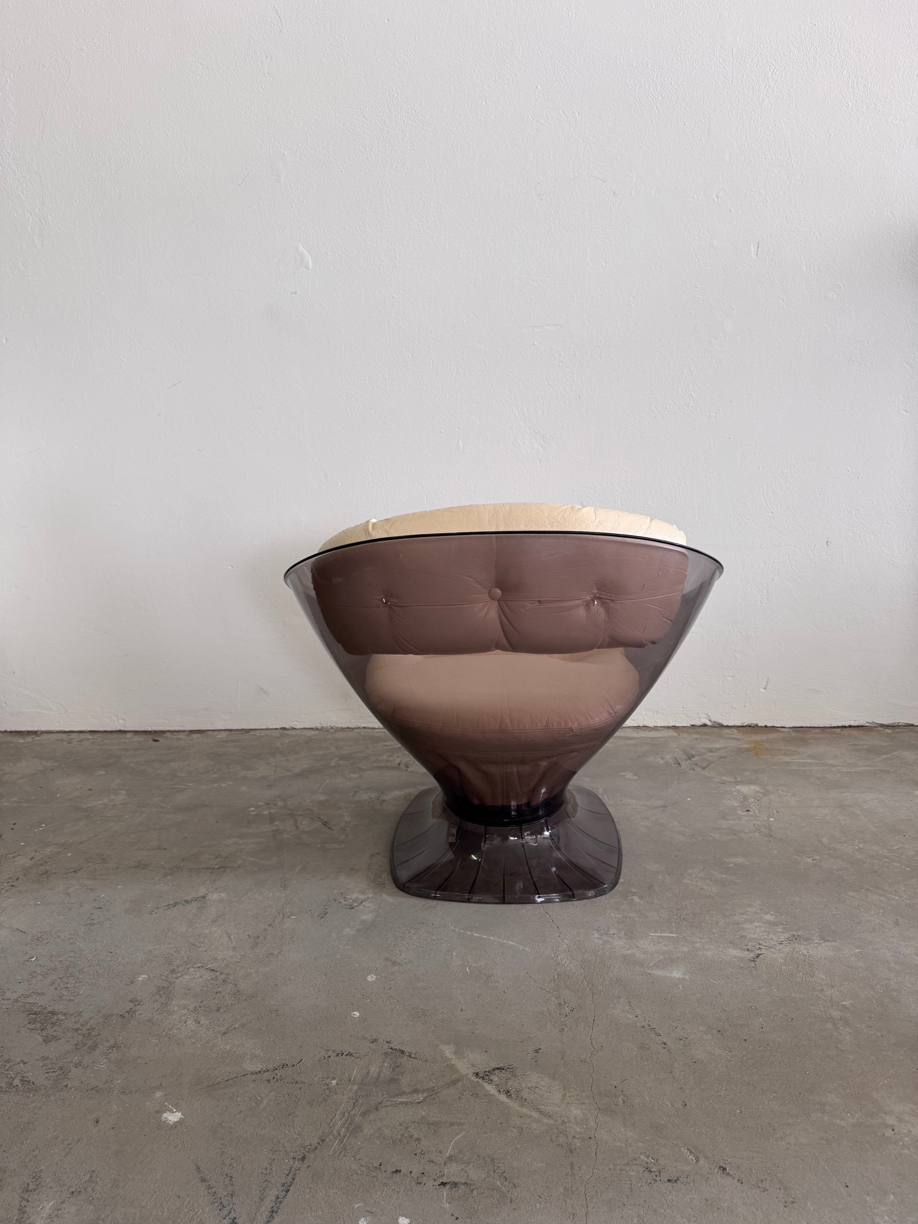 Raphaël Raffel Lounge Sessel, 1960er – Rauchfarbenes Acryl & Leder