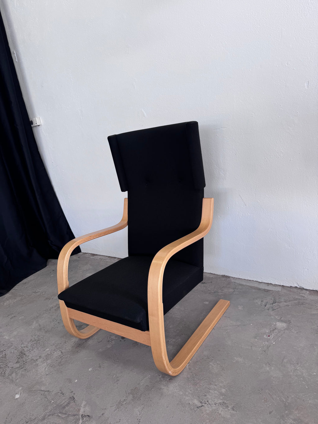 Alvar Aalto 36/401 Freischwinger Sessel für Artek, 1950er – Birke & schwarzer Stoff, Mid-Century Design