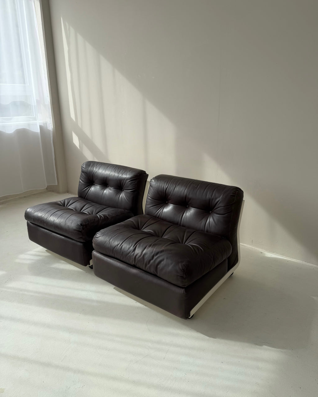 1/5 Vintage Amanta Lounge Chair by Mario Bellini for C&B Italia, Original Leather & Fiberglass, 1970s Italian Design