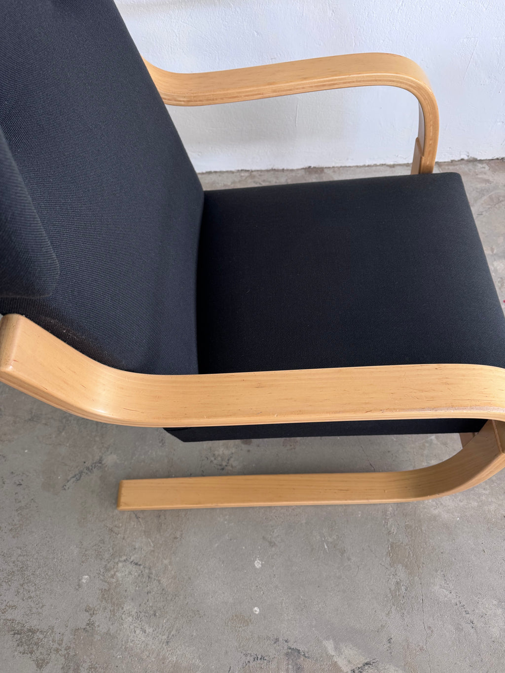 Alvar Aalto 36/401 Freischwinger Sessel für Artek, 1950er – Birke & schwarzer Stoff, Mid-Century Design