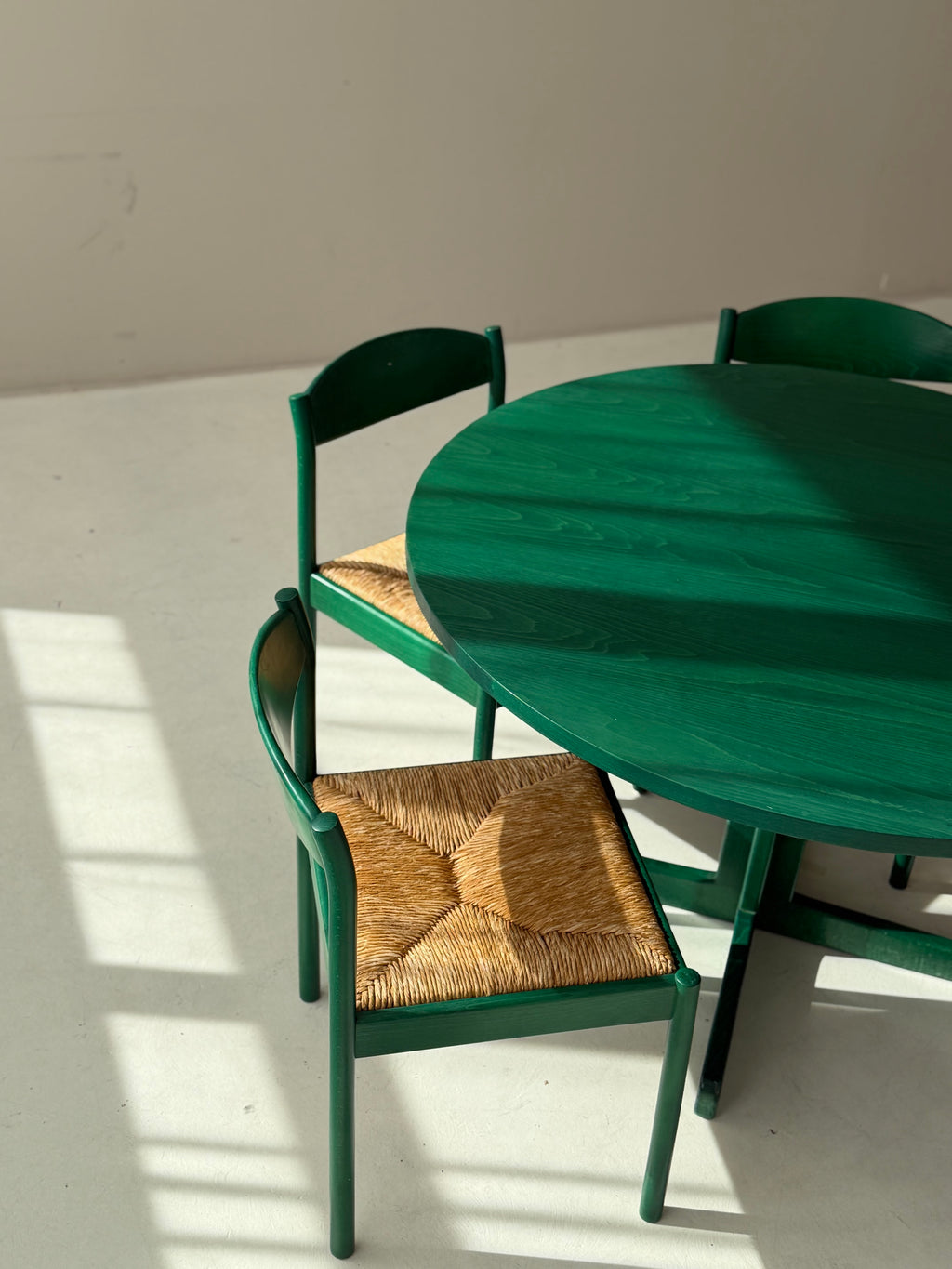1/6 Vintage Thonet Stuhl in Dunkelgrün – Mid-Century Geflechtstuhl mit Bastgeflecht 70er