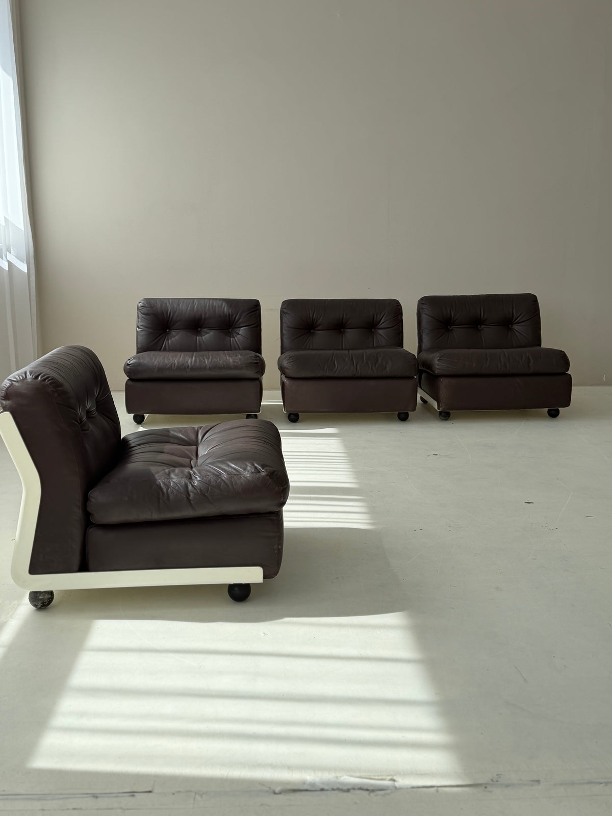 1/5 Vintage Amanta Lounge Chair by Mario Bellini for C&B Italia, Original Leather & Fiberglass, 1970s Italian Design