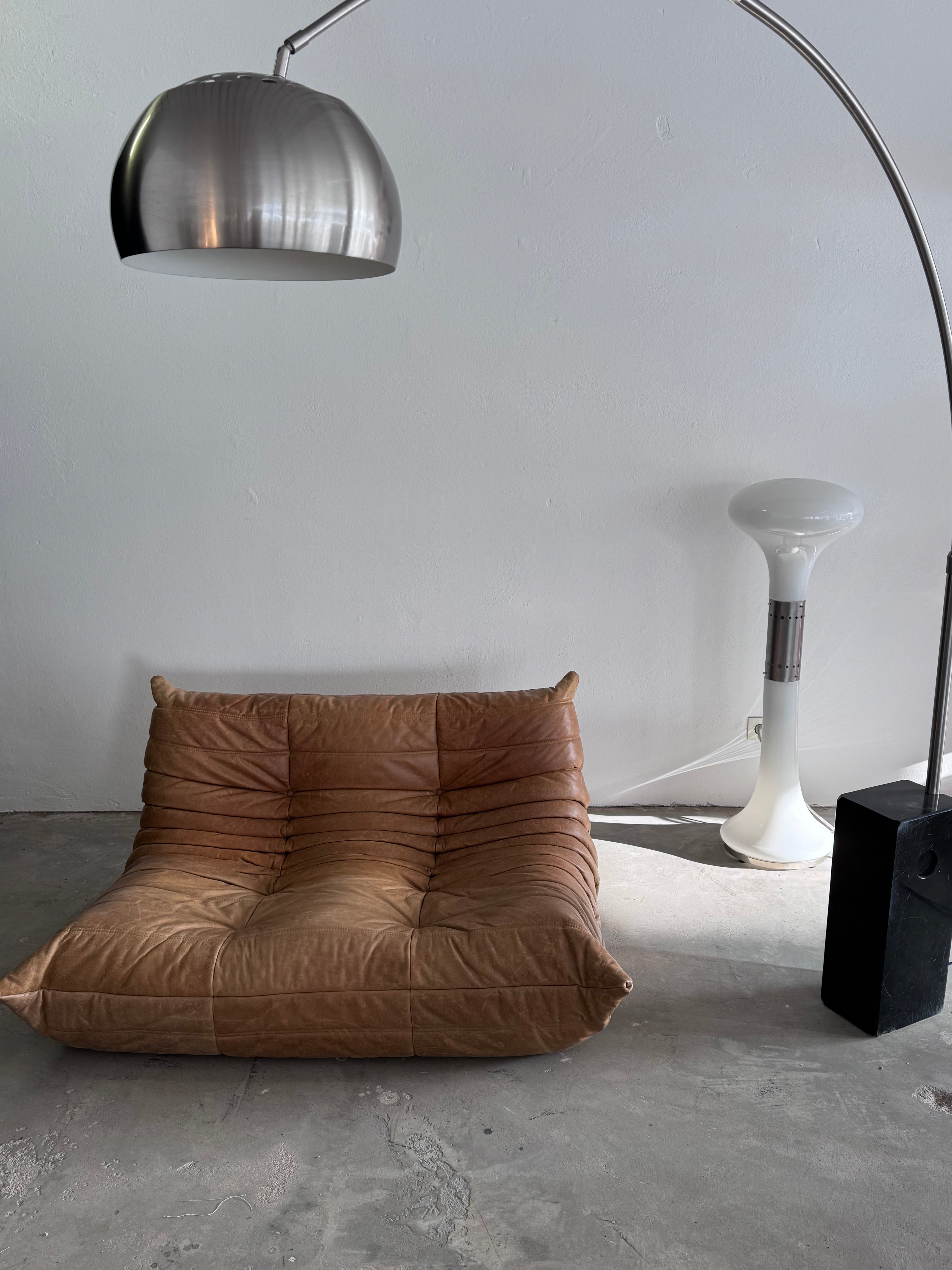 Ligne Roset Cognac Togo Leder Set 2-Sitzer + Corner + Ottoman von Michel Ducaroy