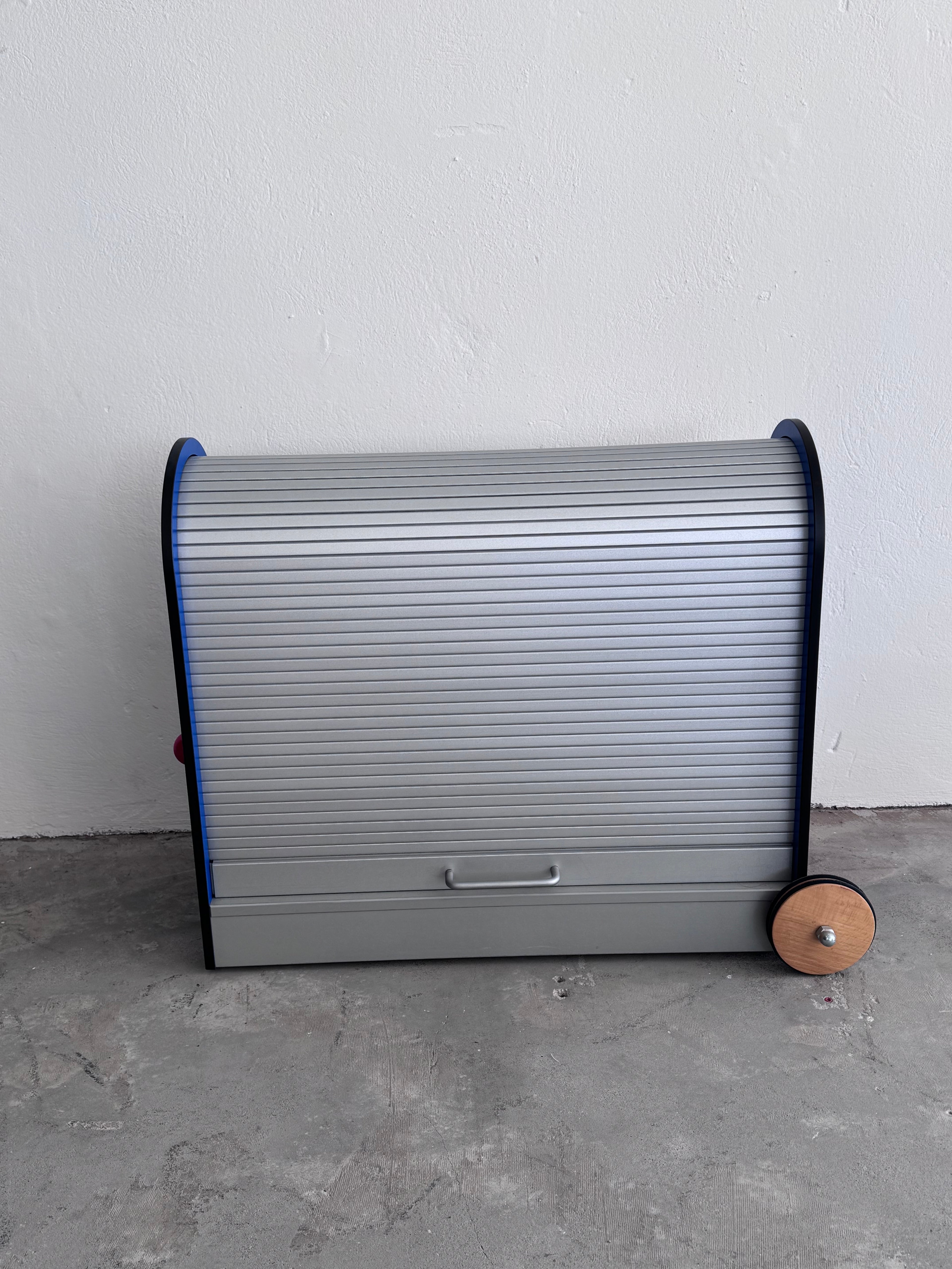 Memphis Stil Rollcontainer von Achimer Werkstätten – Postmodernes Design Bürocontainer in Blau & Grau, abschließbar