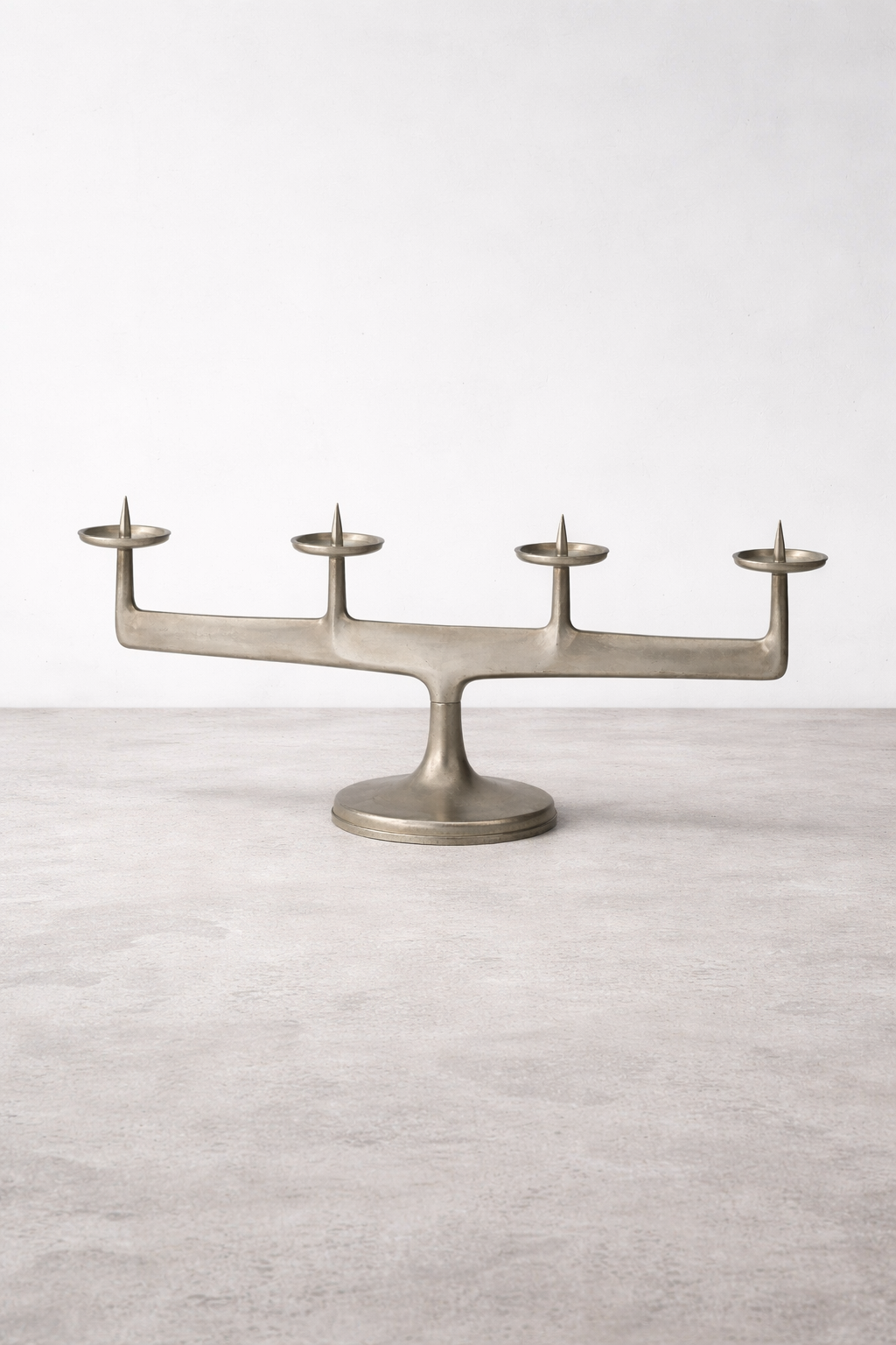 Vintage Bauhaus Zinn Kerzenhalter von Röders – 4-flammiger Designer Kerzenständer, Modernist Tin Candle Holder, German Mid Century Design