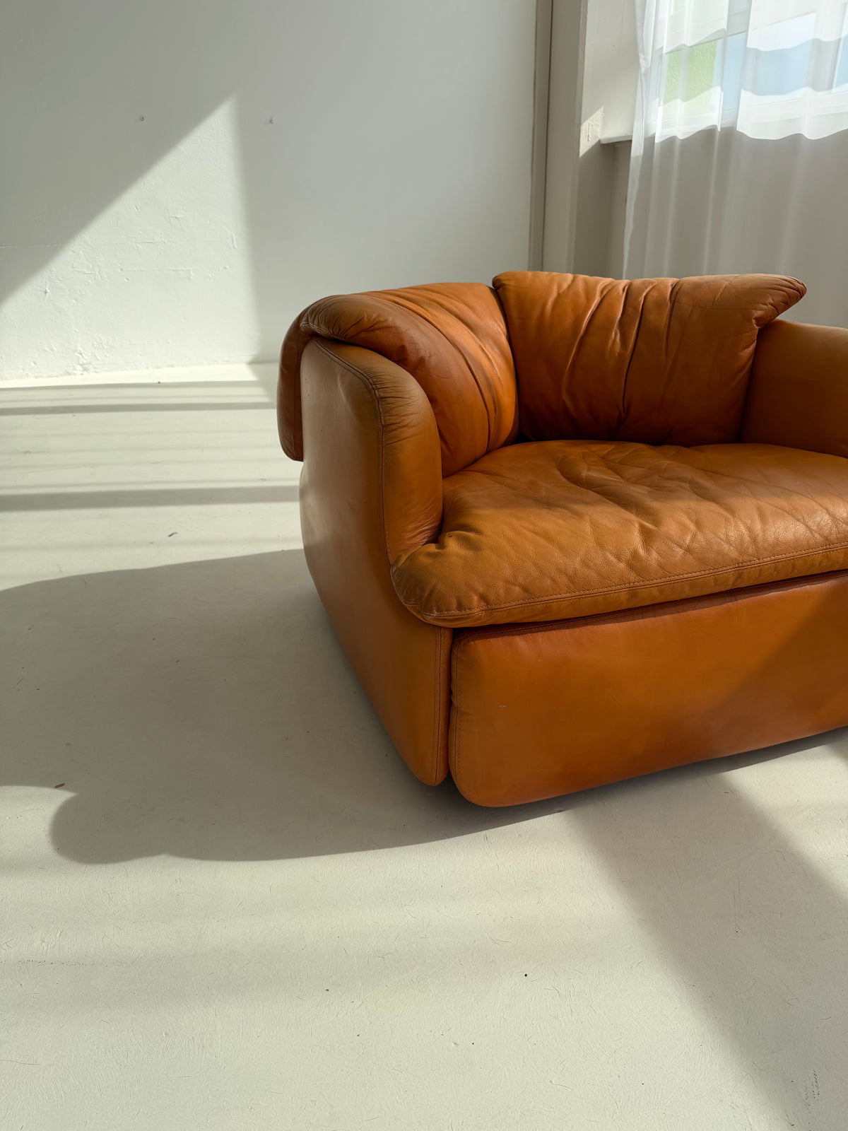 1 of 2 Vintage Confidential Lounge Chair by Alberto Rosselli for Saporiti, 1970s Italian Cognac Leather Armchair