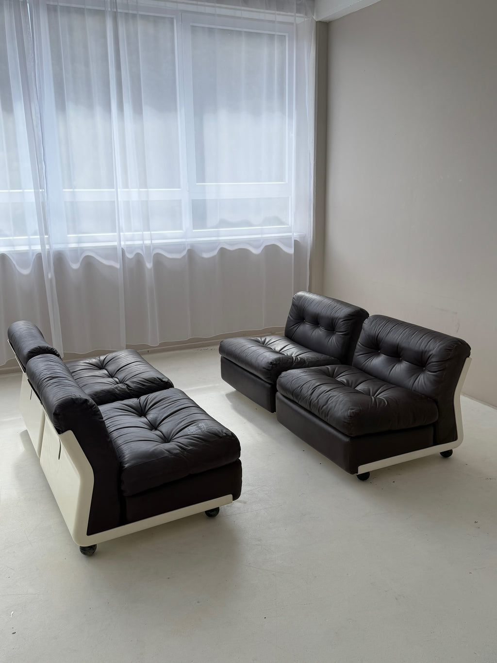 1/5 Vintage Amanta Lounge Chair by Mario Bellini for C&B Italia, Original Leather & Fiberglass, 1970s Italian Design
