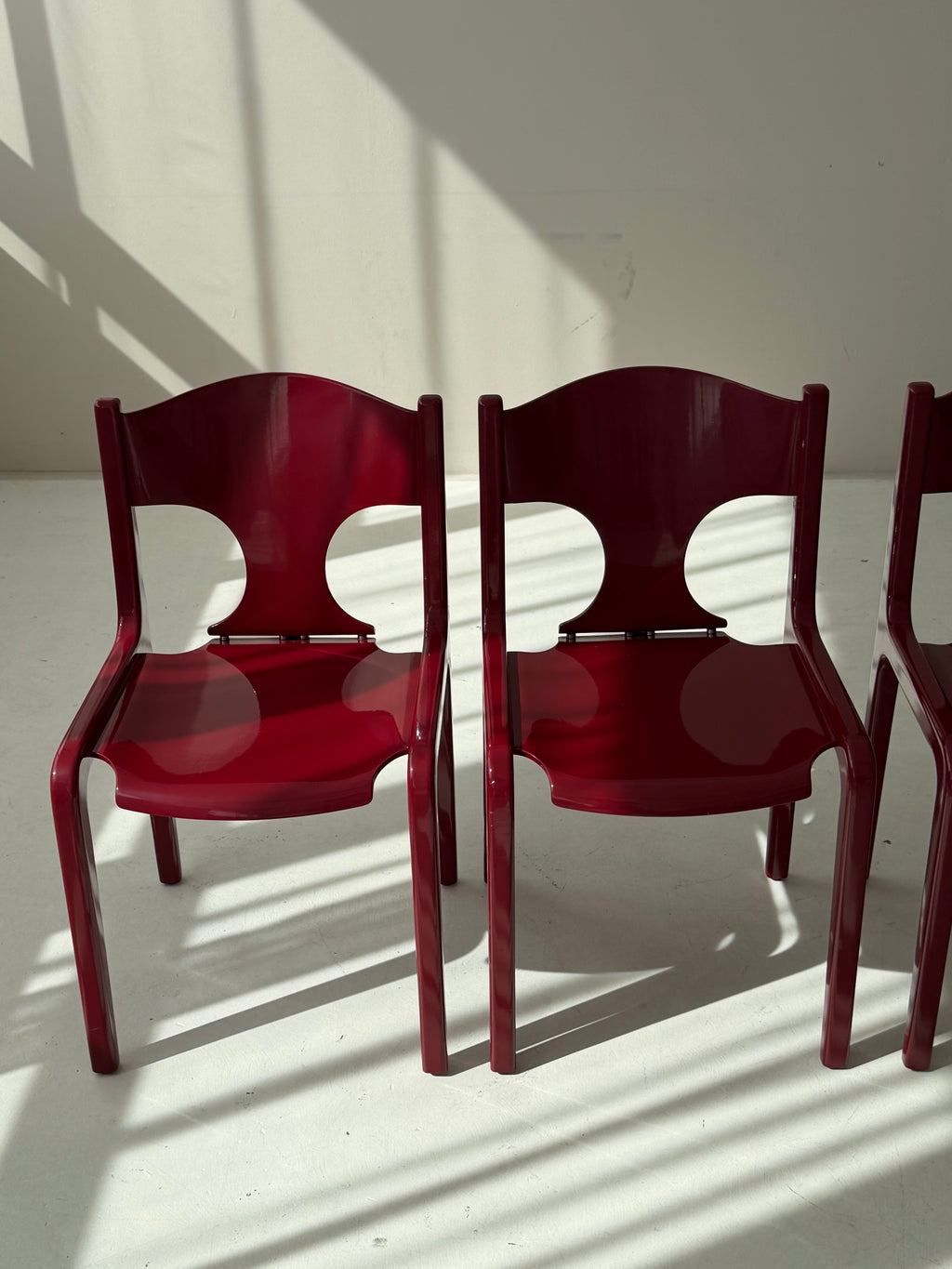 1 of 6 Augusto Savini for Pozzi “Pamplona” Dining Chairs, Rare Burgundy Red, Italian Mid-Century Modern, 1960s