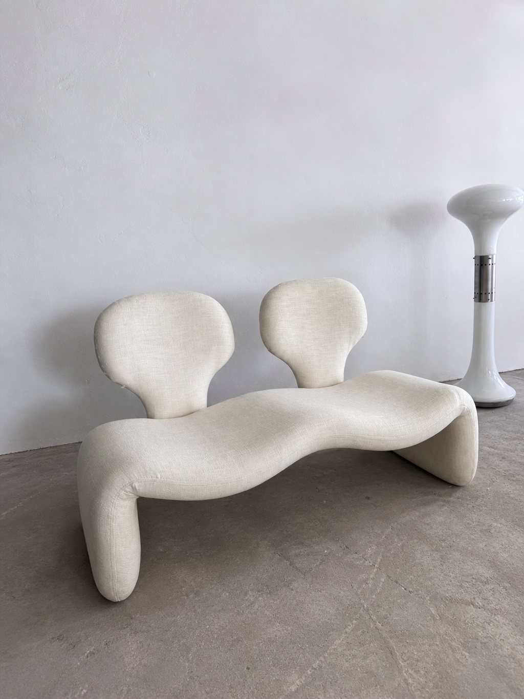 Djinn 2-Sitzer Sofa in Creme Bouclé von Olivier Mourgue für Airborne, 1970er