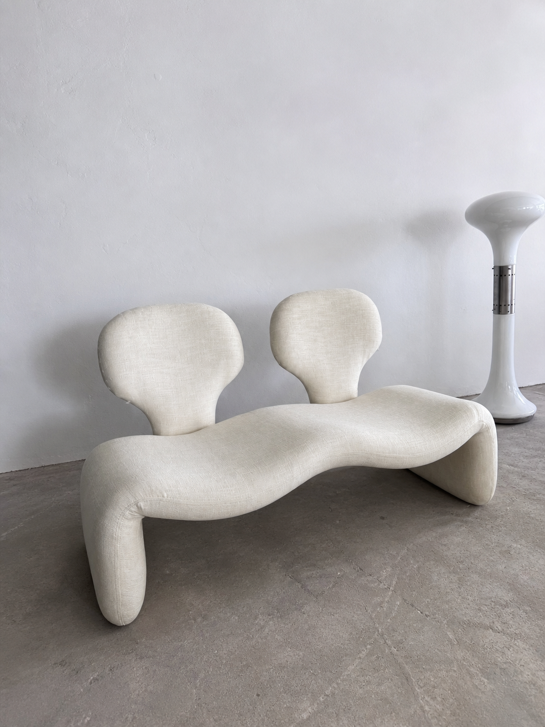 Djinn 2-Sitzer Sofa in Creme Bouclé von Olivier Mourgue für Airborne, 1970er