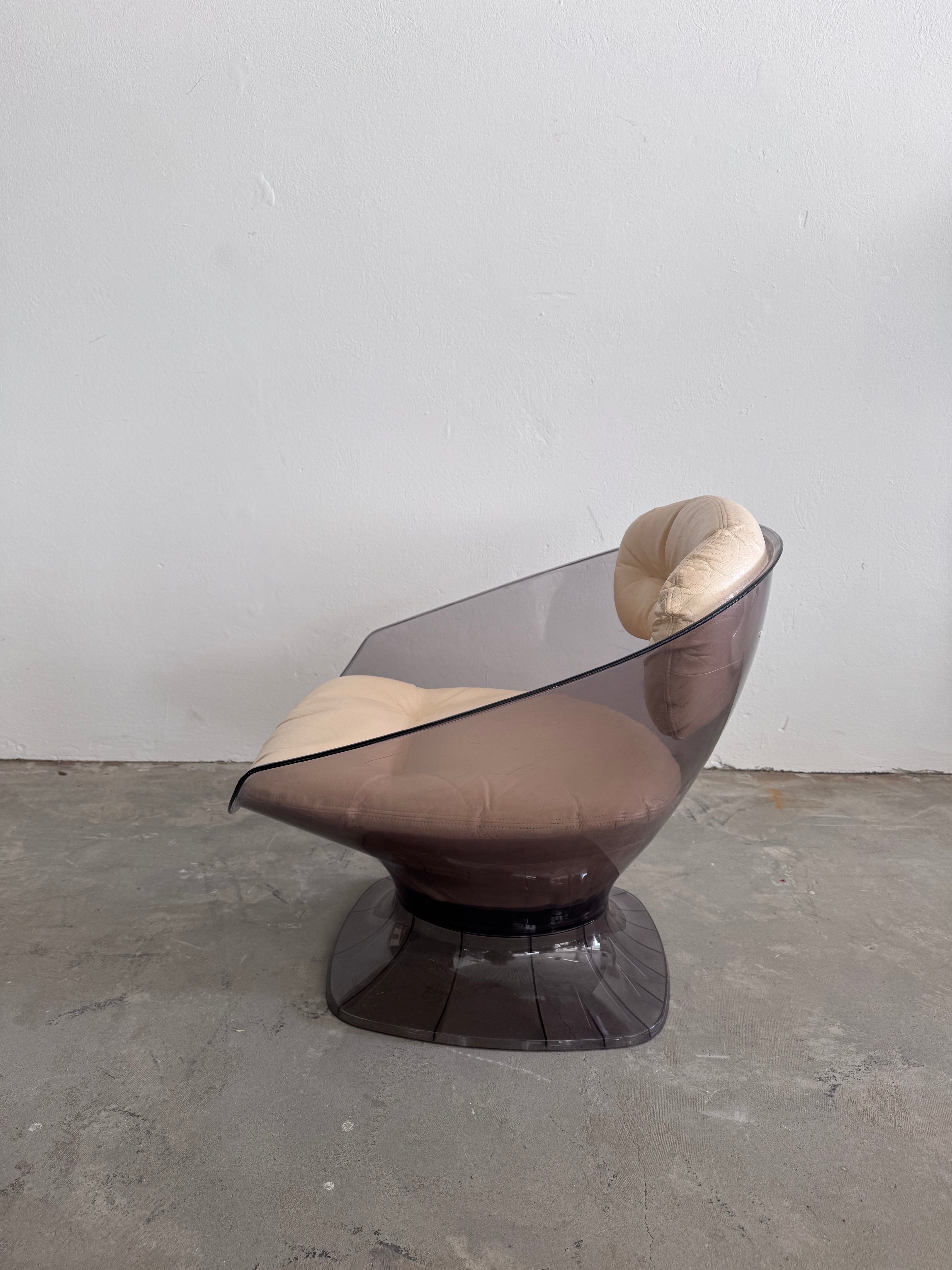 Raphaël Raffel Lounge Sessel, 1960er – Rauchfarbenes Acryl & Leder