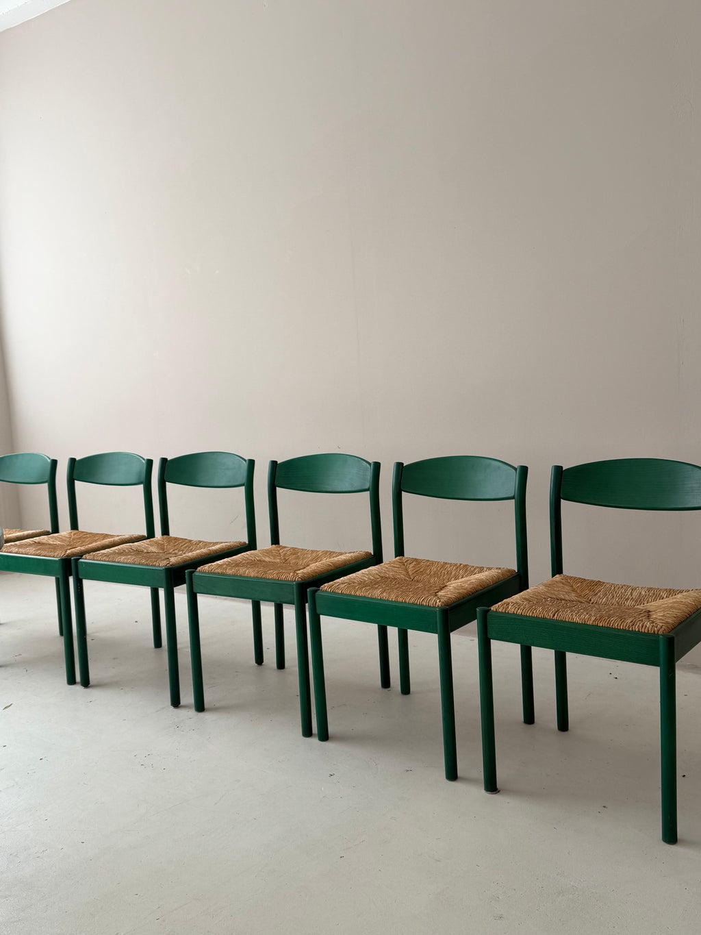 1/6 Vintage Thonet Stuhl in Dunkelgrün – Mid-Century Geflechtstuhl mit Bastgeflecht 70er