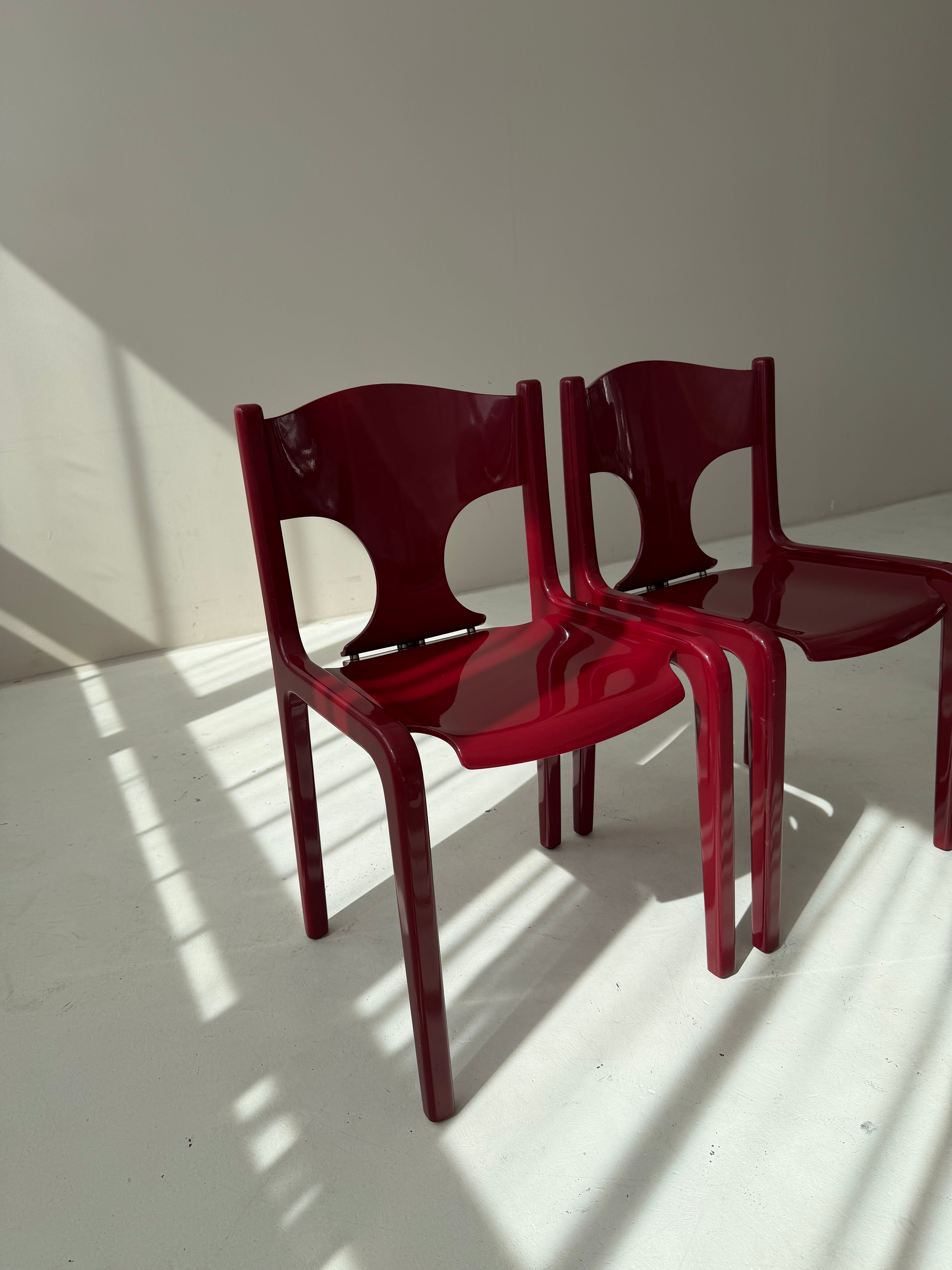 1 of 6 Augusto Savini for Pozzi “Pamplona” Dining Chairs, Rare Burgundy Red, Italian Mid-Century Modern, 1960s
