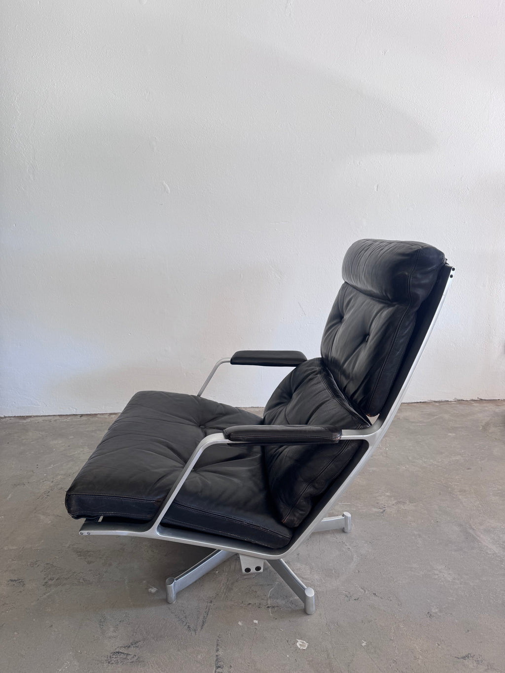 Jørgen Kastholm Lounge Chair für Kill International, 1960er Jahre – Aluminium & schwarzes Leder, Mid-Century Modern