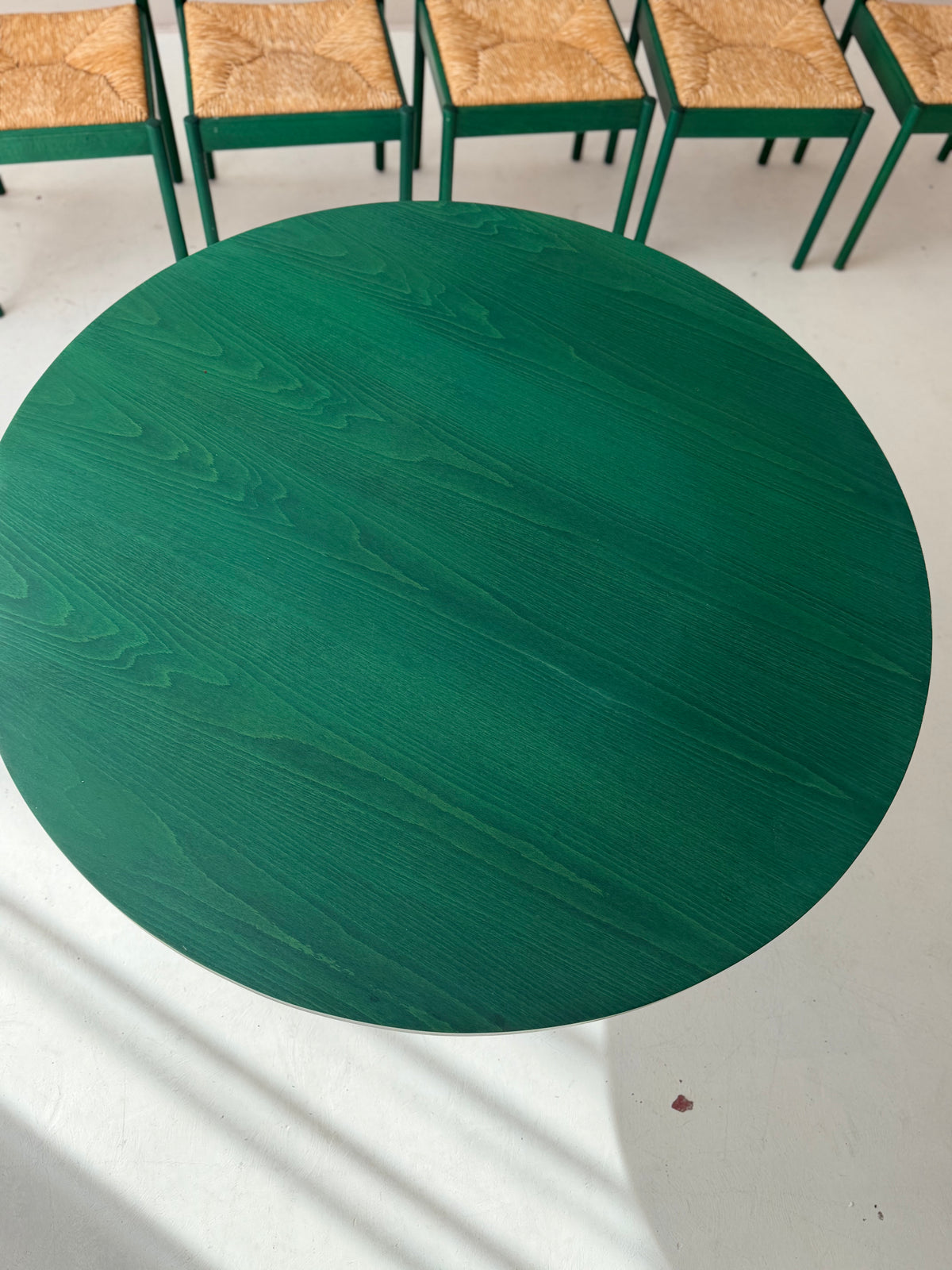 Grüner Thonet Esstisch Vintage – Mid-Century Designklassiker, Ø 120 cm, passend zu grünen Geflechtstühlen