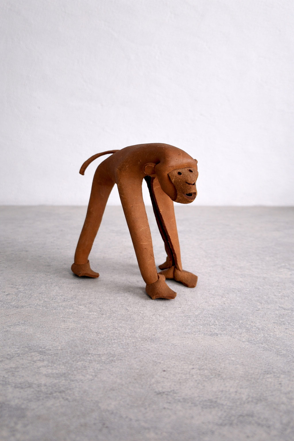 DERU Germany Leder Affe – Handgefertigte Lederfigur aus den 1960er Jahren, Mid Century Dekoration