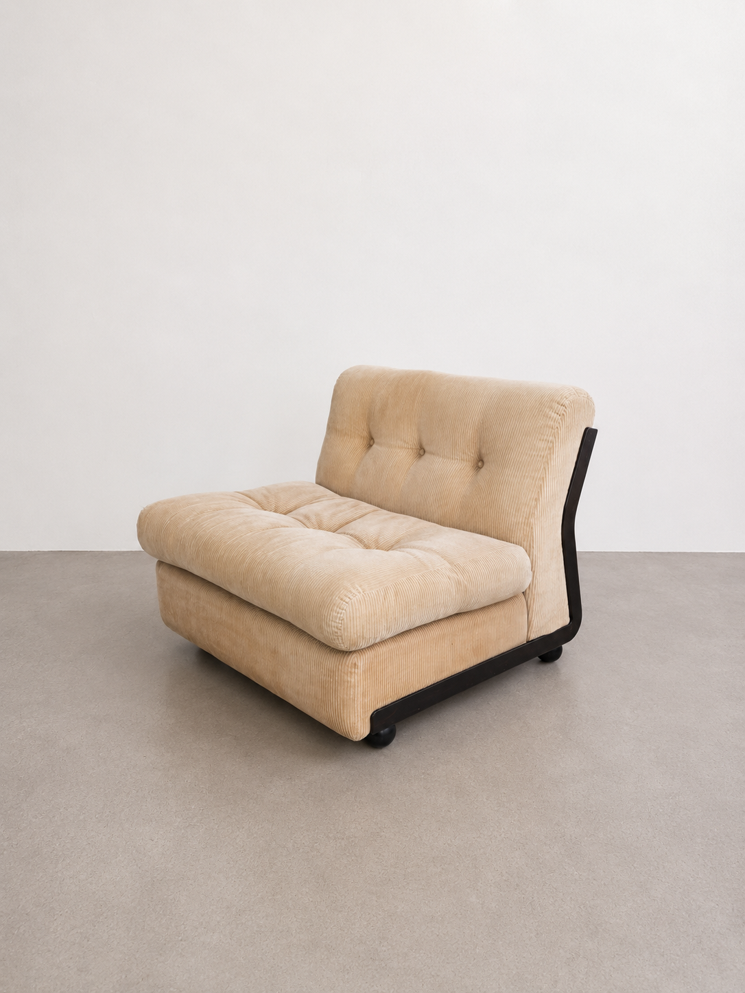 Amanta armchair Sessel by Mario Bellini braune Fiberglass Schale heller Bezugsstoff, C&B Italia
