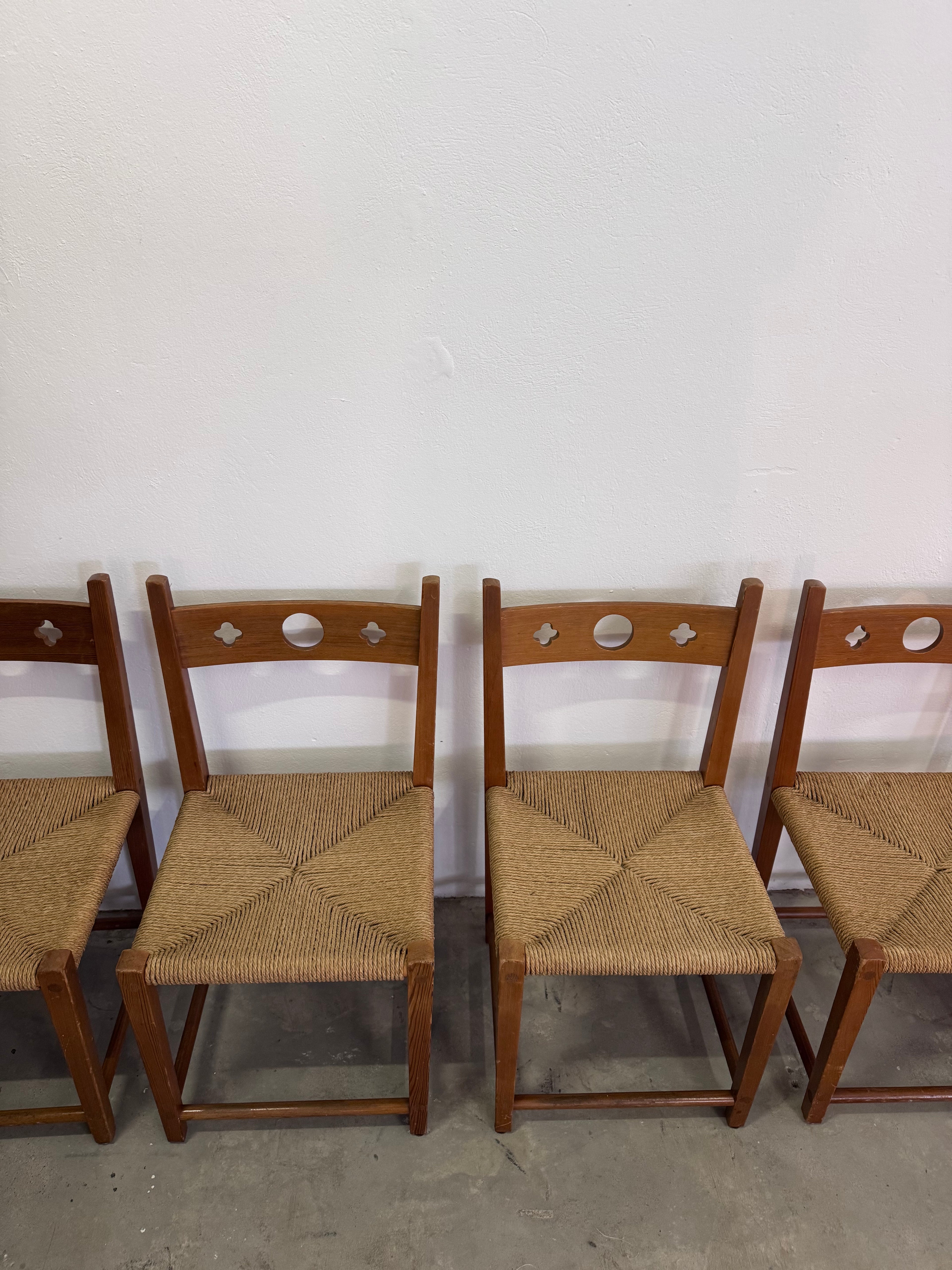 Skandinavische Vintage Stühle aus den 1970er Jahren. Massives Kiefernholz handgeflochtene Sitzflächen Mid Century Design