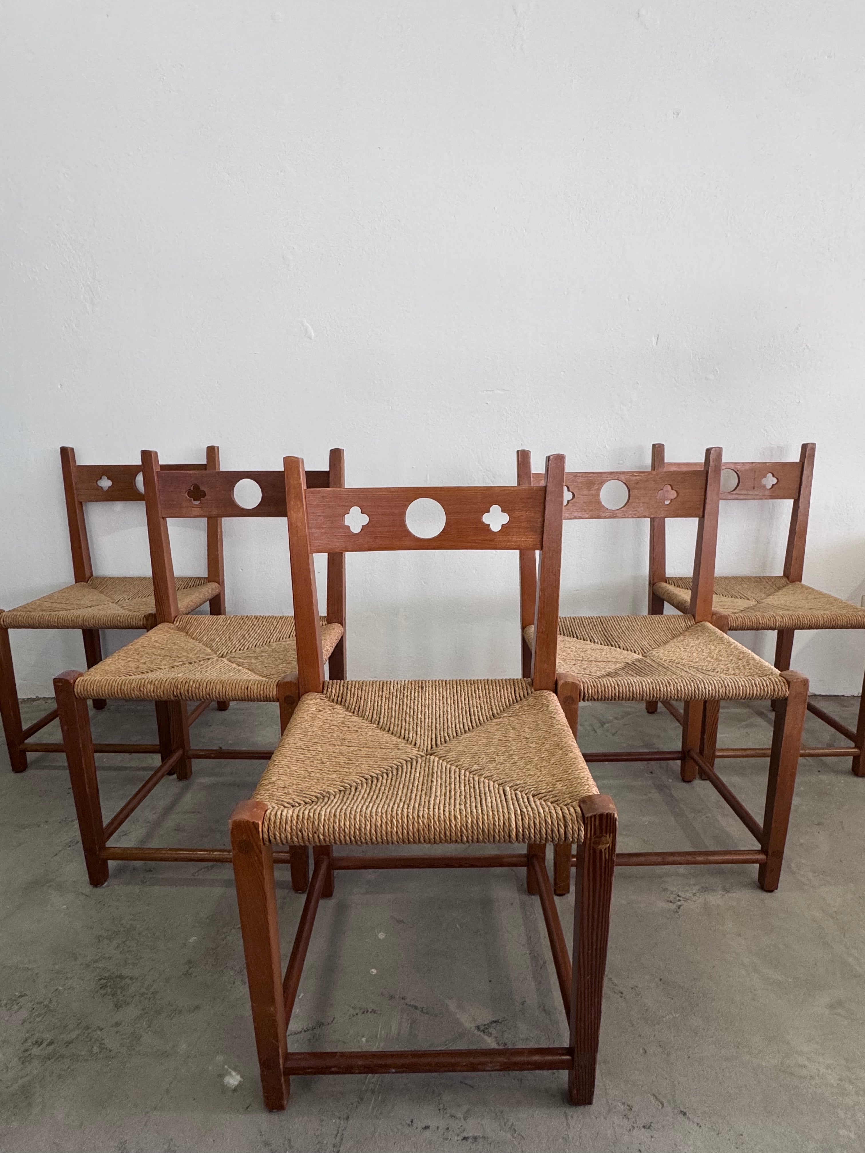 Skandinavische Vintage Stühle aus den 1970er Jahren. Massives Kiefernholz handgeflochtene Sitzflächen Mid Century Design
