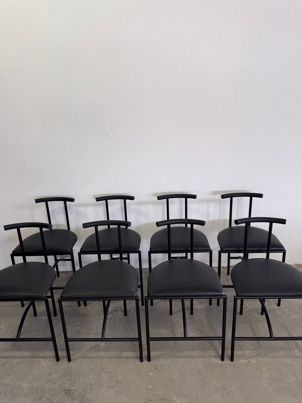 1/6 „Tokyo“-Stühlen von Rodney Kinsman, 1985 – schwarzes Stahlrohr & Kunstleder