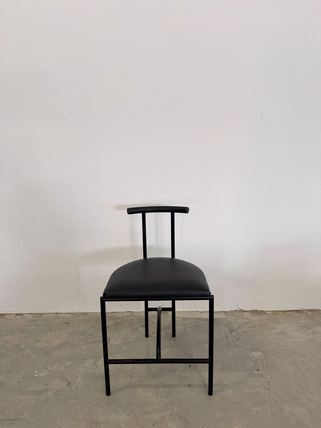 1/6 „Tokyo“-Stühlen von Rodney Kinsman, 1985 – schwarzes Stahlrohr & Kunstleder