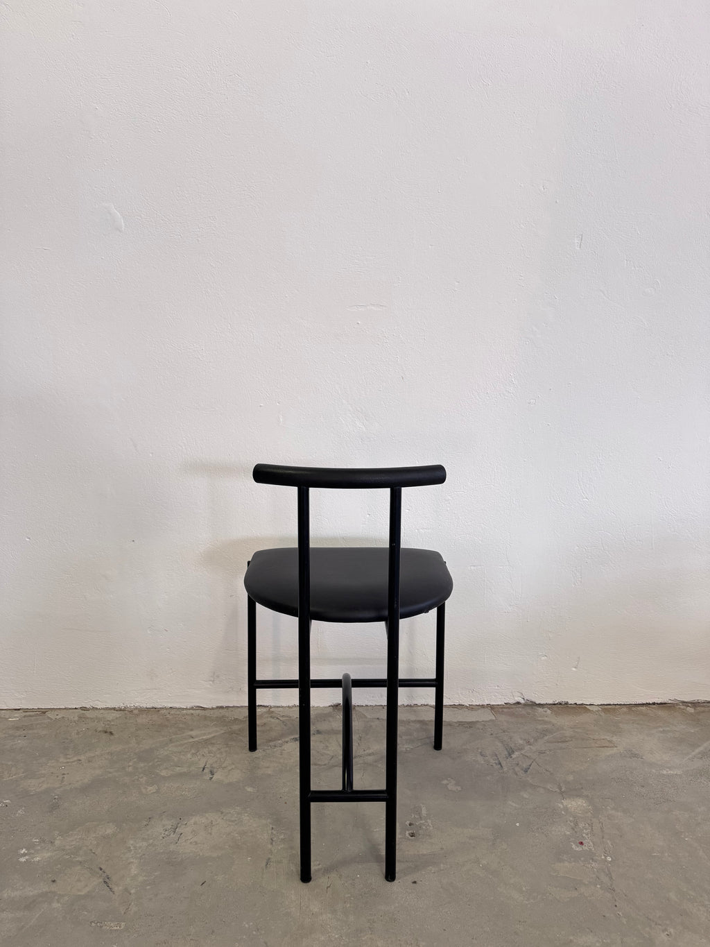 1/6 „Tokyo“-Stühlen von Rodney Kinsman, 1985 – schwarzes Stahlrohr & Kunstleder