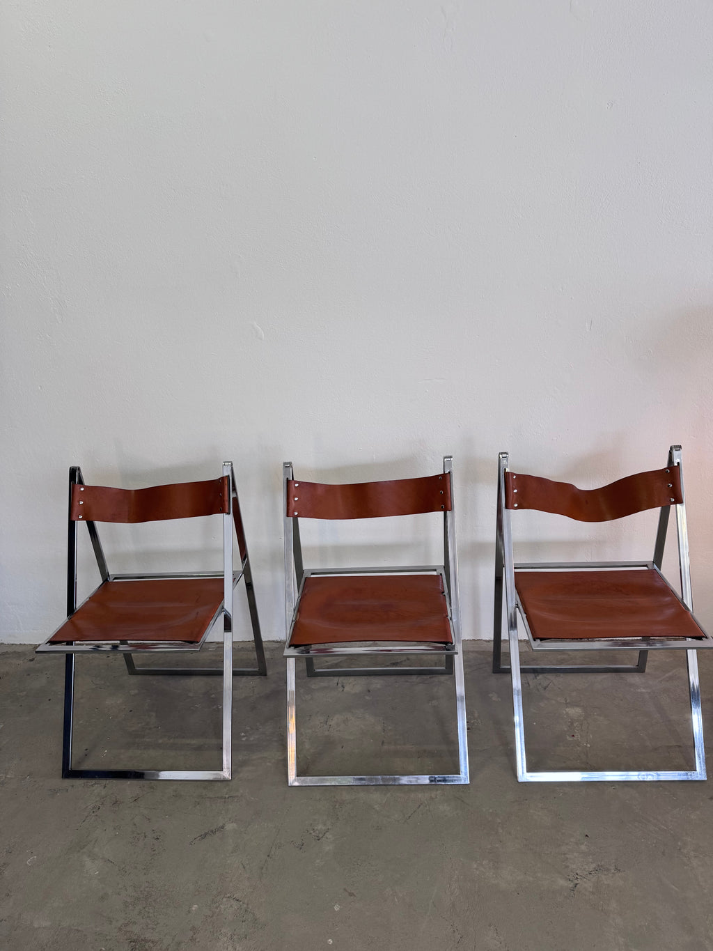 Vintage „Elios“ Klappstühle von Fontoni  Geraci für Lübke Cognac Sattelleder & Chrom – Mid-Century Modern – Restauriert
