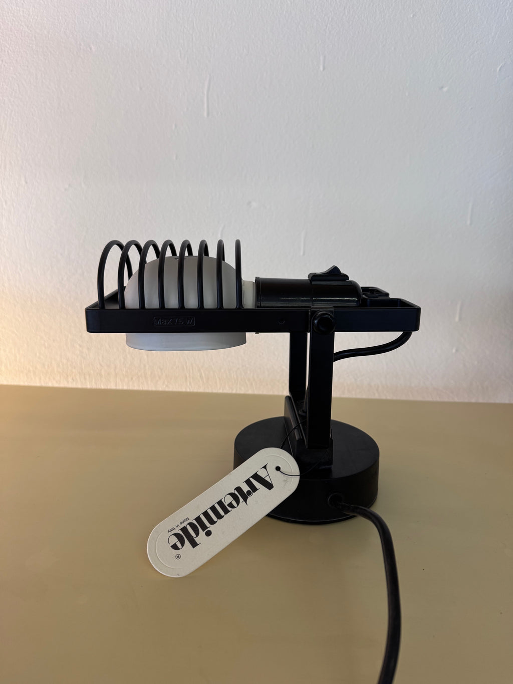 Vintage Artemide „Sintesi Faretto“ von Ernesto Gismondi – Tisch- und Wandleuchte aus den 1970er Jahren, originalverpackt
