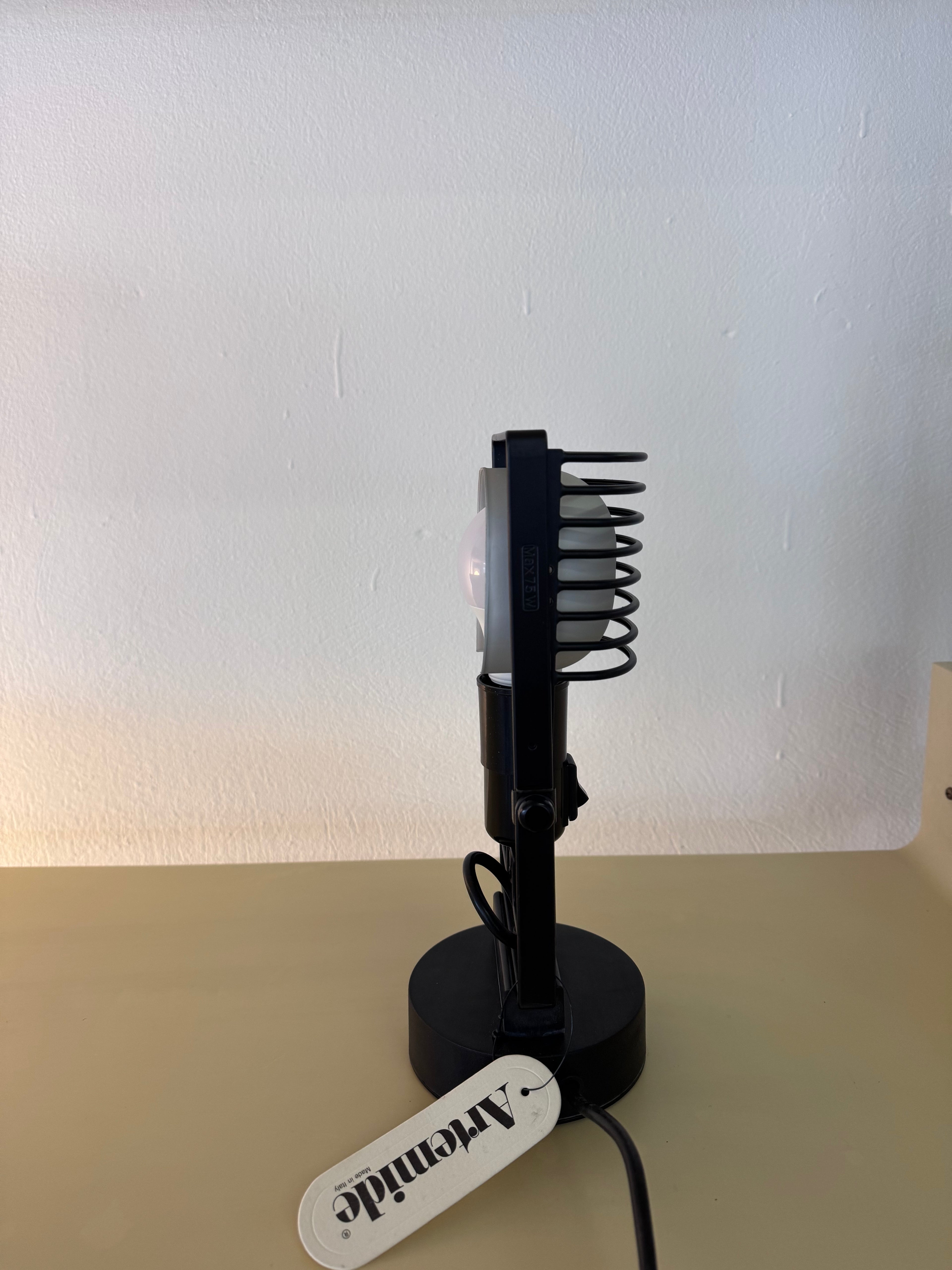 Vintage Artemide „Sintesi Faretto“ von Ernesto Gismondi – Tisch- und Wandleuchte aus den 1970er Jahren, originalverpackt