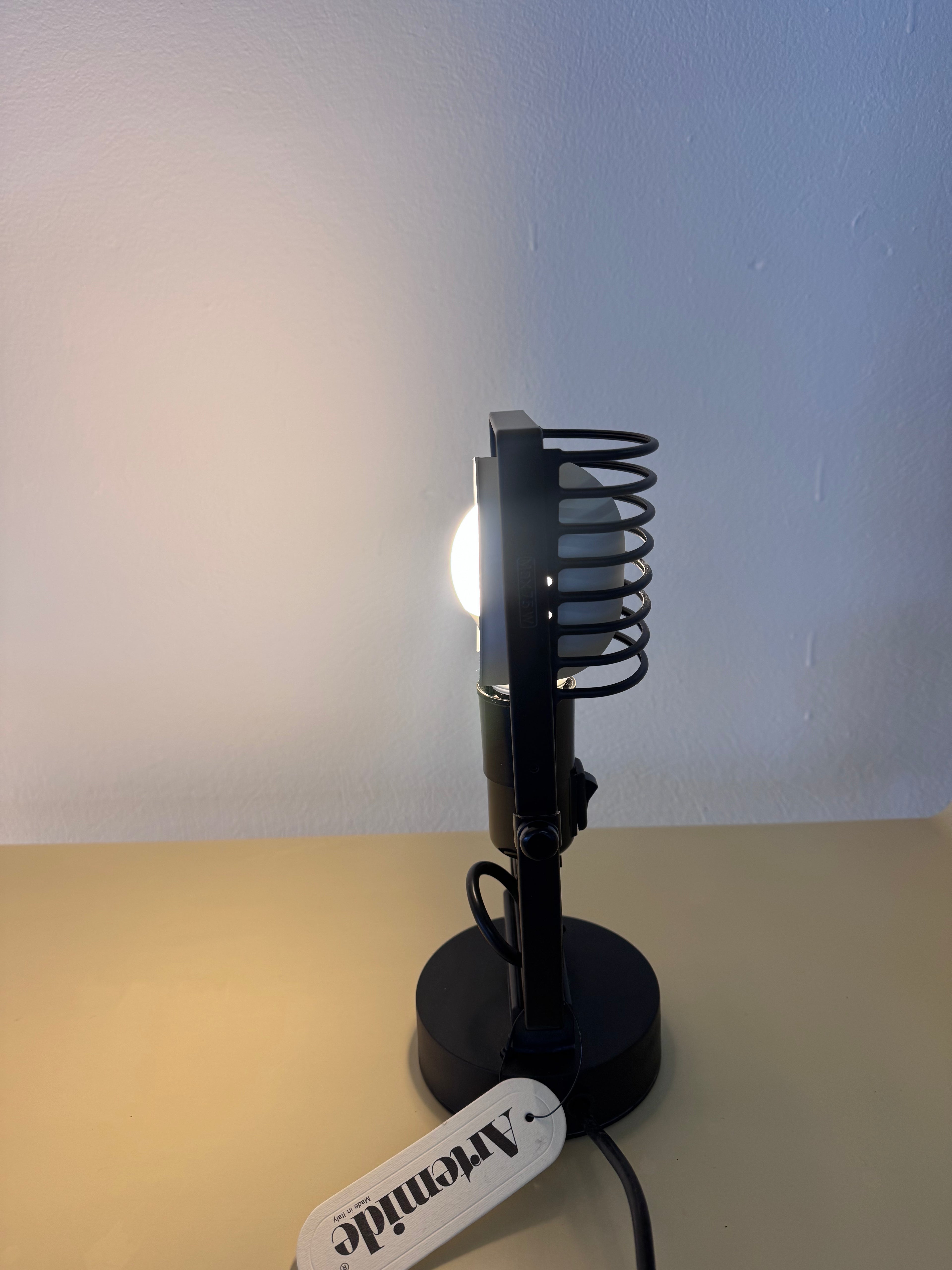 Vintage Artemide „Sintesi Faretto“ von Ernesto Gismondi – Tisch- und Wandleuchte aus den 1970er Jahren, originalverpackt
