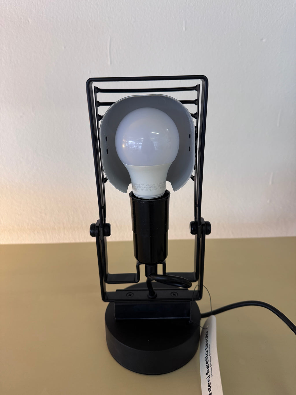 Vintage Artemide „Sintesi Faretto“ von Ernesto Gismondi – Tisch- und Wandleuchte aus den 1970er Jahren, originalverpackt