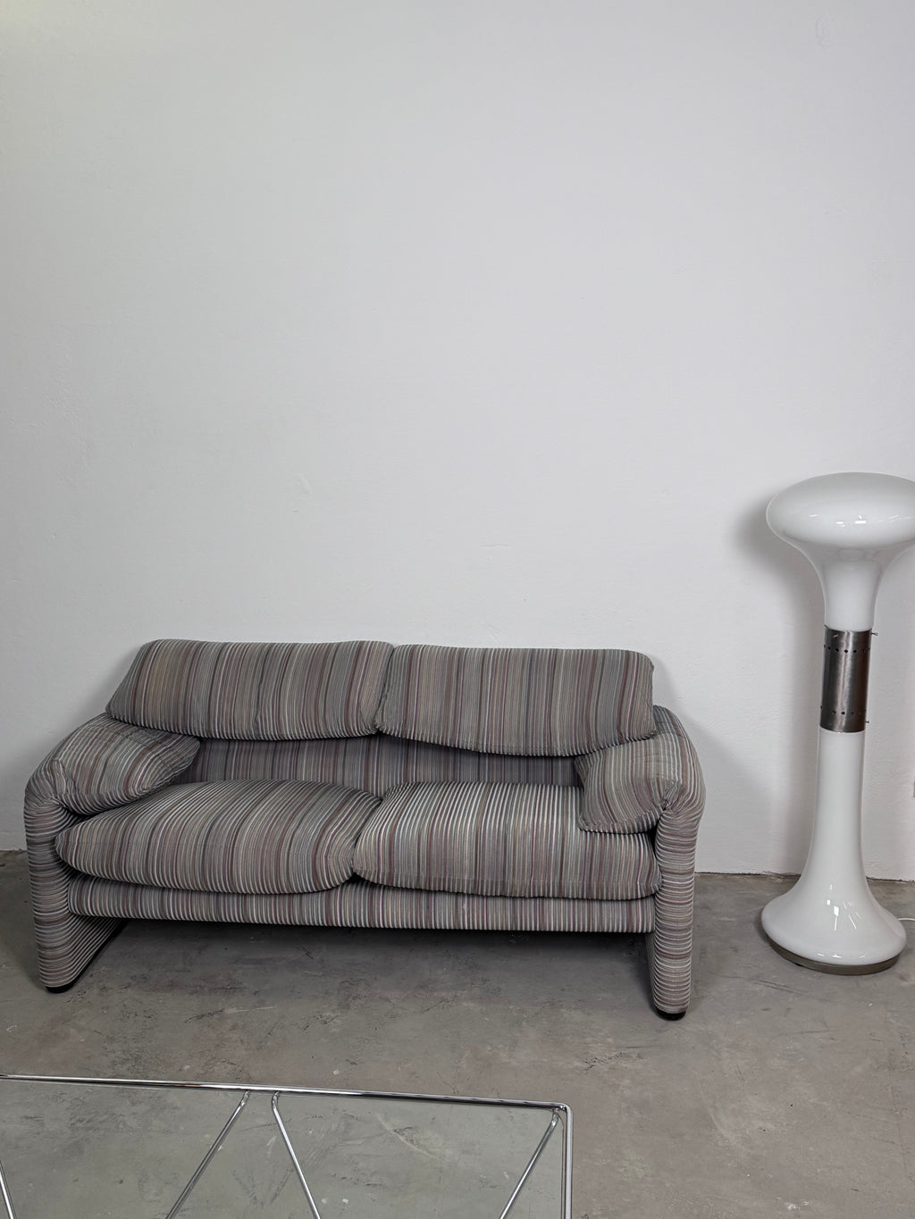 Cassina „Maralunga“ 2-Sitzer Sofa – Vico Magistretti – ikonischer Designklassiker im neuwertigen Zustand