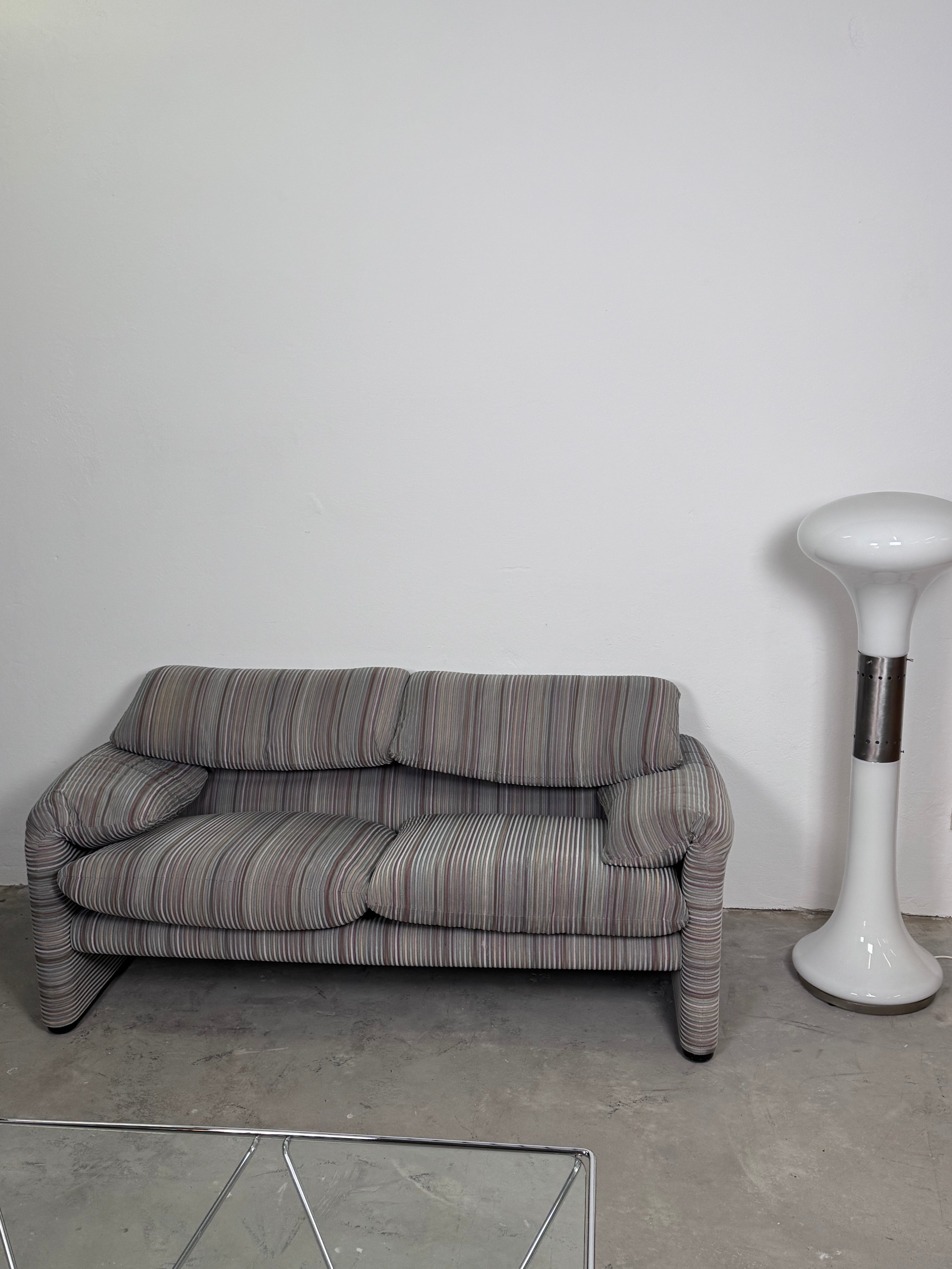 Cassina „Maralunga“ 2-Sitzer Sofa – Vico Magistretti – ikonischer Designklassiker im neuwertigen Zustand