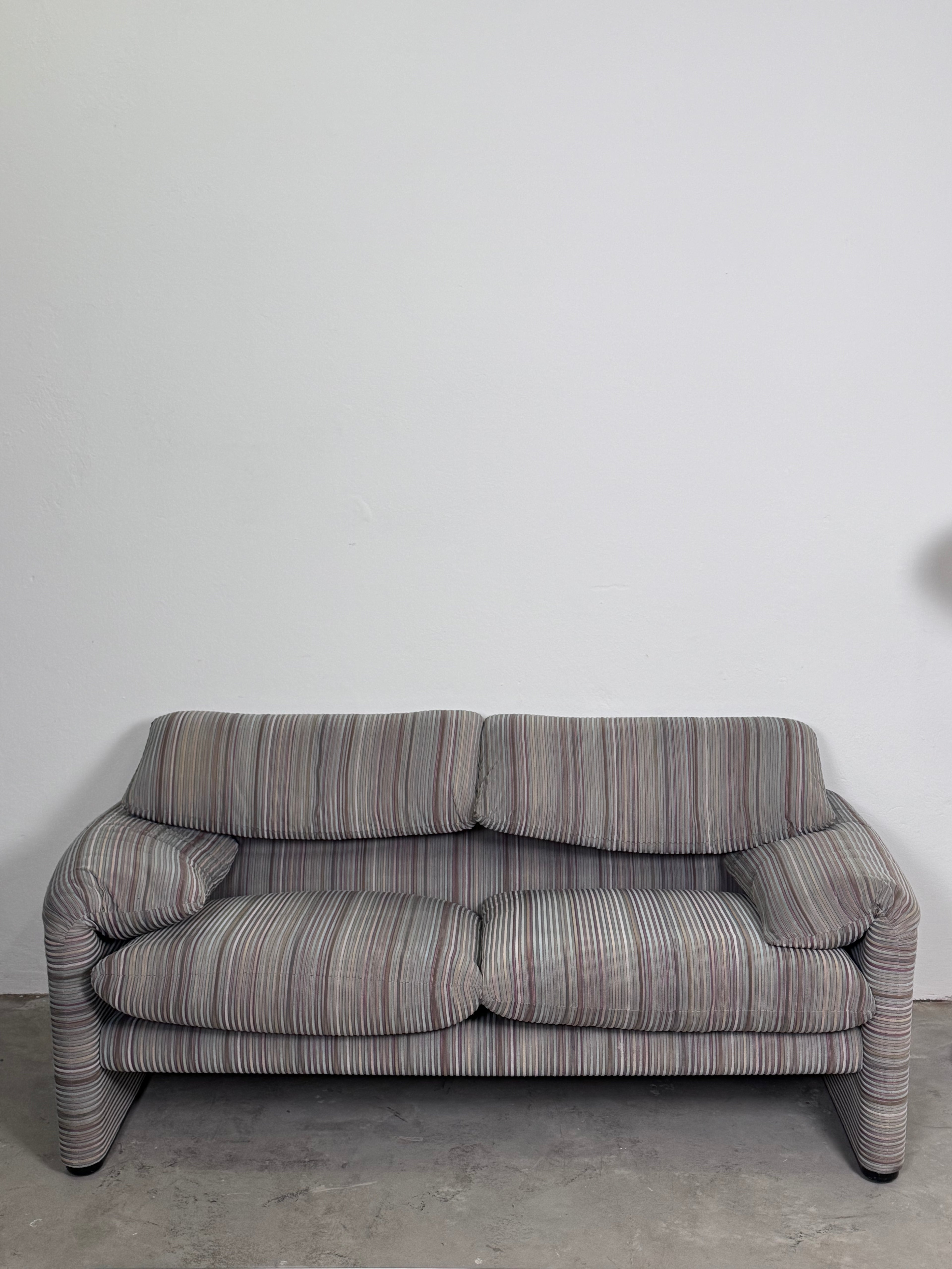 Cassina „Maralunga“ 2-Sitzer Sofa – Vico Magistretti – ikonischer Designklassiker im neuwertigen Zustand