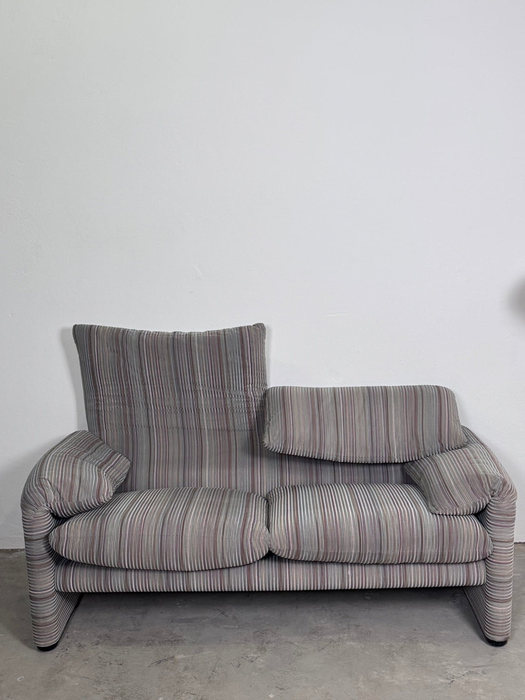 Cassina „Maralunga“ 2-Sitzer Sofa – Vico Magistretti – ikonischer Designklassiker im neuwertigen Zustand