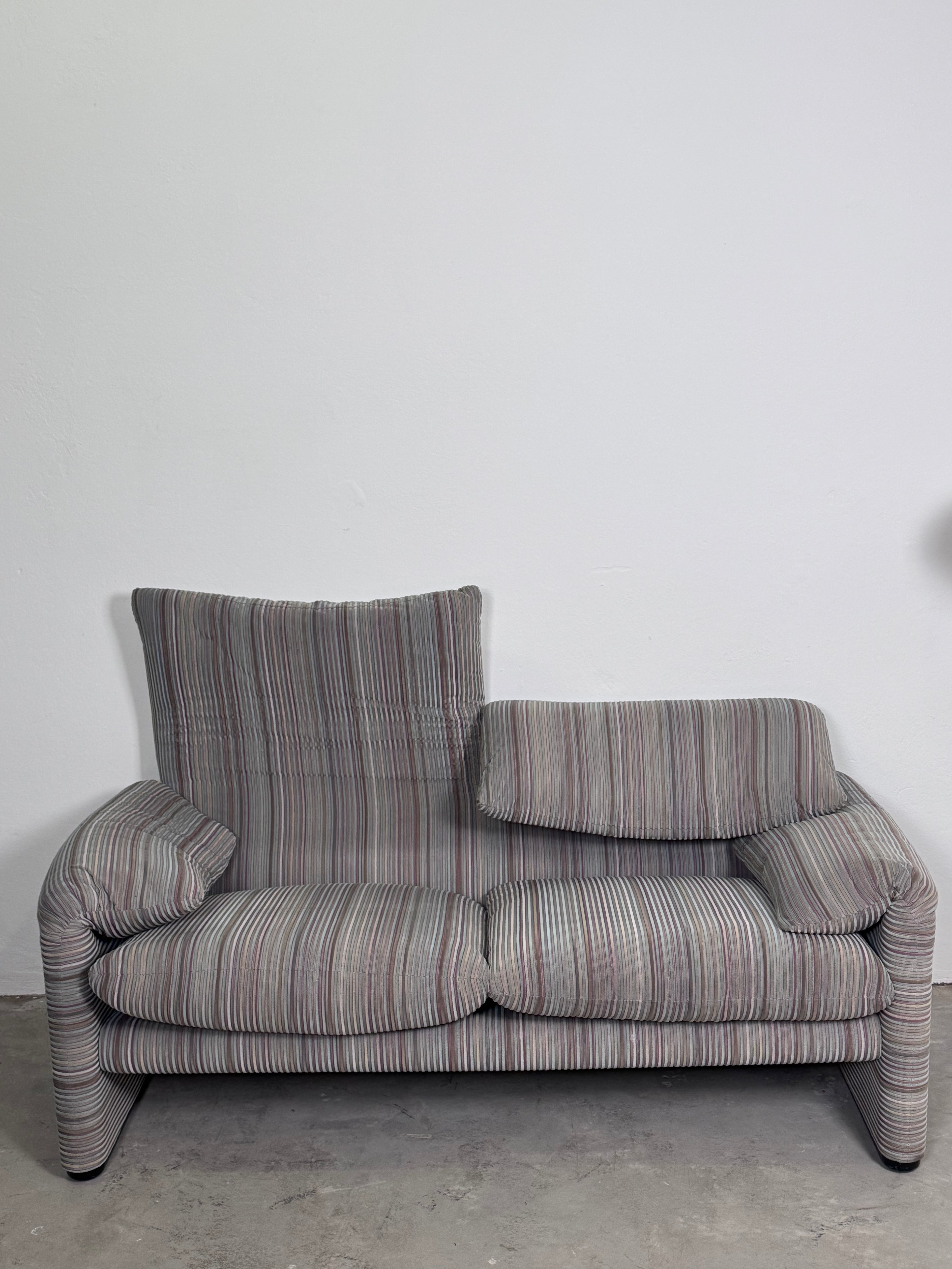 Cassina „Maralunga“ 2-Sitzer Sofa – Vico Magistretti – ikonischer Designklassiker im neuwertigen Zustand
