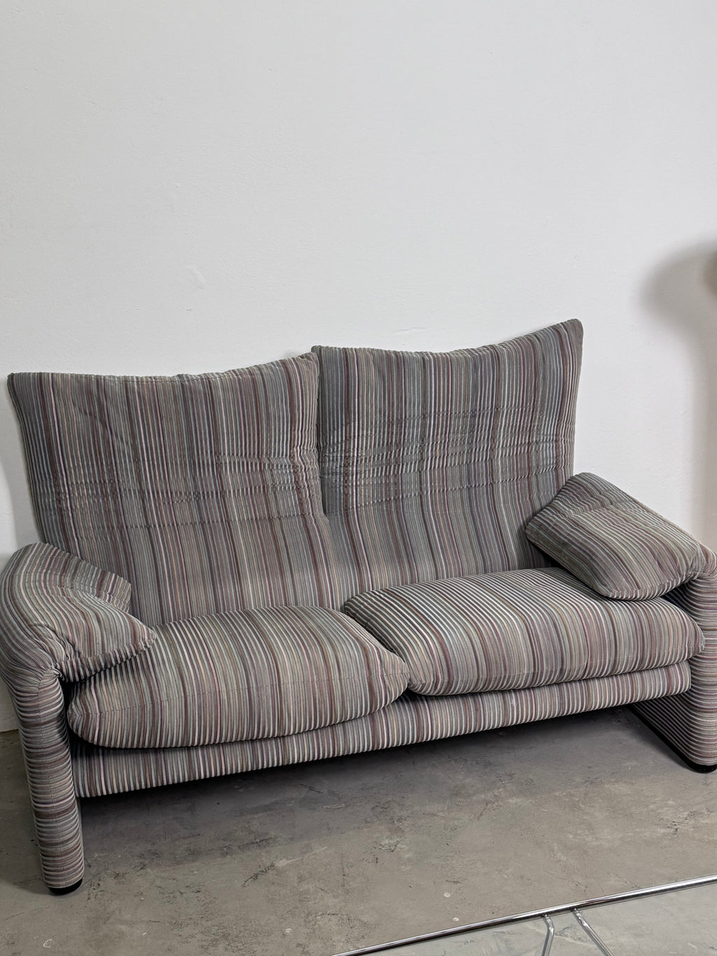 Cassina „Maralunga“ 2-Sitzer Sofa – Vico Magistretti – ikonischer Designklassiker im neuwertigen Zustand