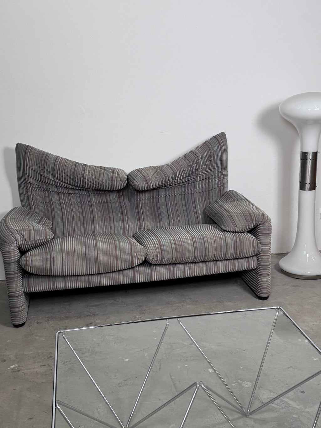 Cassina „Maralunga“ 2-Sitzer Sofa – Vico Magistretti – ikonischer Designklassiker im neuwertigen Zustand