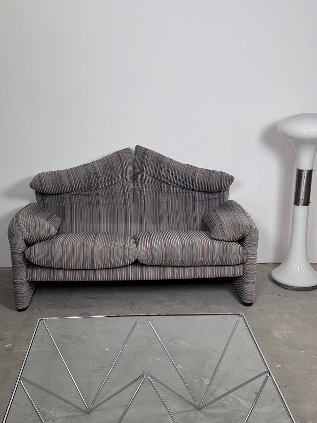 Cassina „Maralunga“ 2-Sitzer Sofa – Vico Magistretti – ikonischer Designklassiker im neuwertigen Zustand