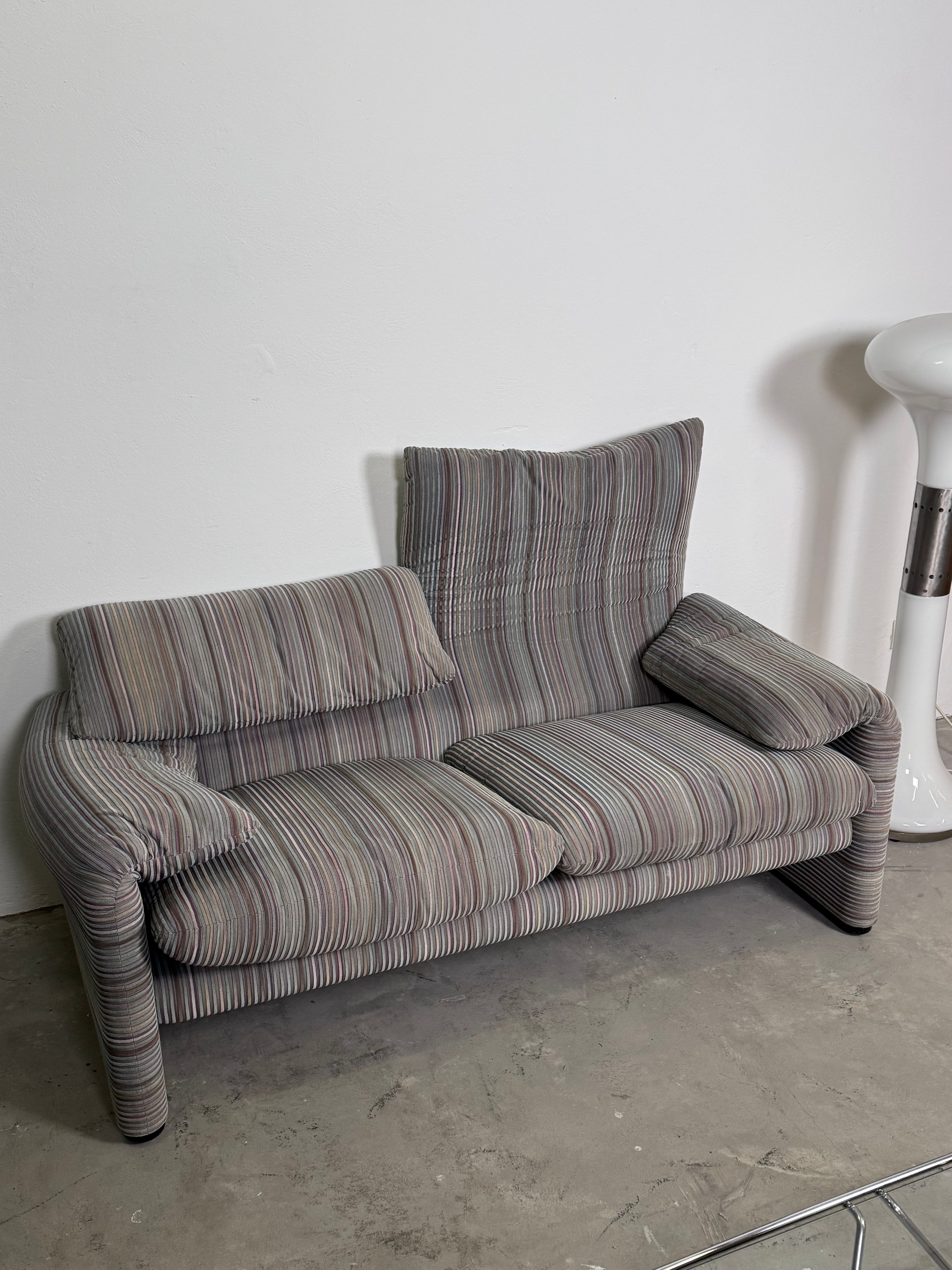 Cassina „Maralunga“ 2-Sitzer Sofa – Vico Magistretti – ikonischer Designklassiker im neuwertigen Zustand